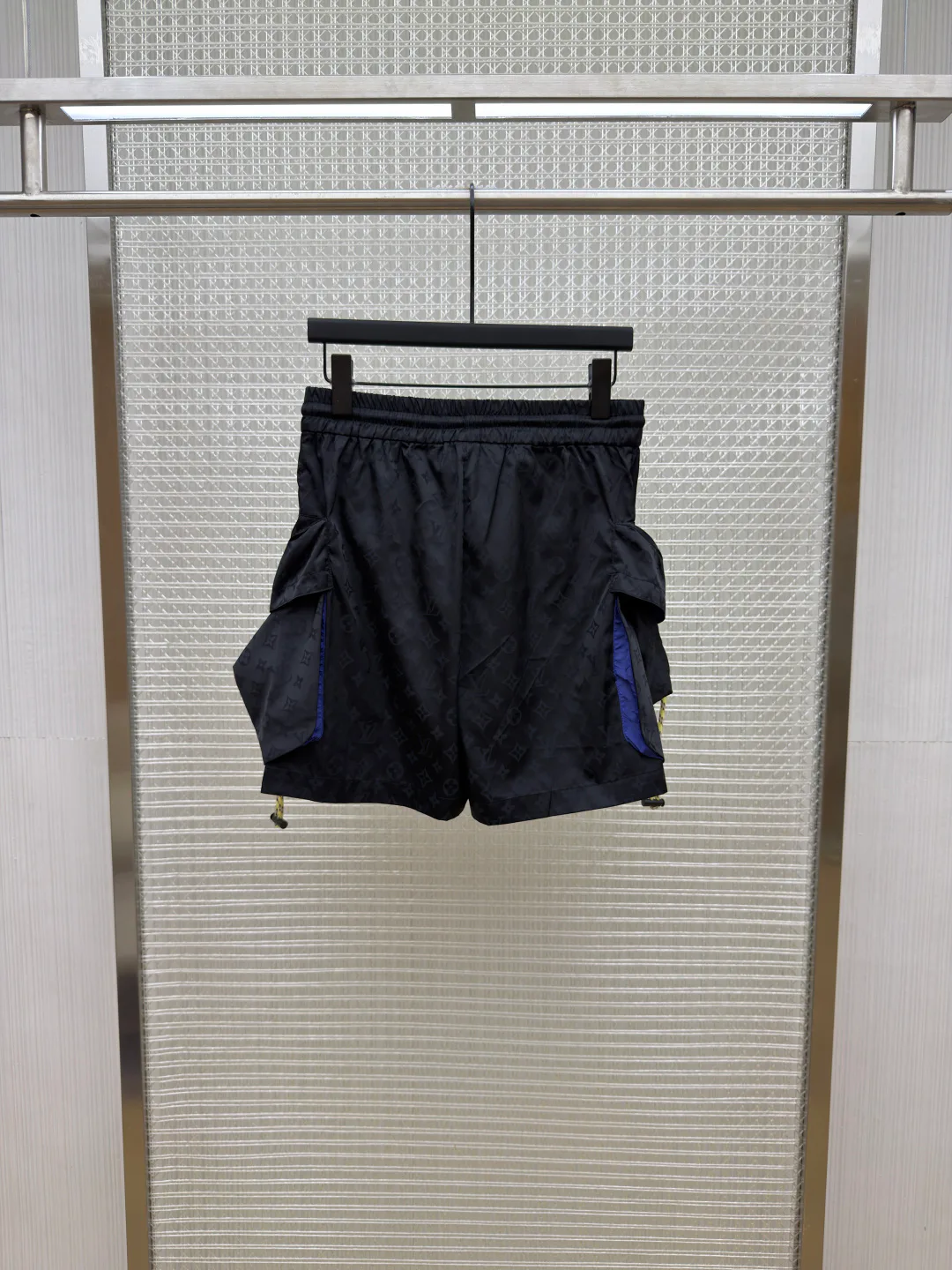 Men's Shorts LOUIS VUITTON 18153356