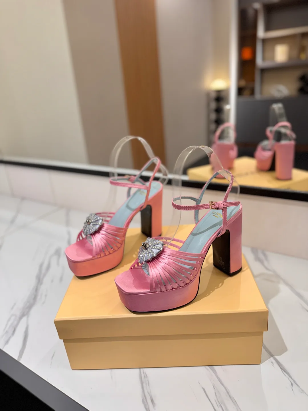Women's Open-Toe Sandals VALENTINO 18134891