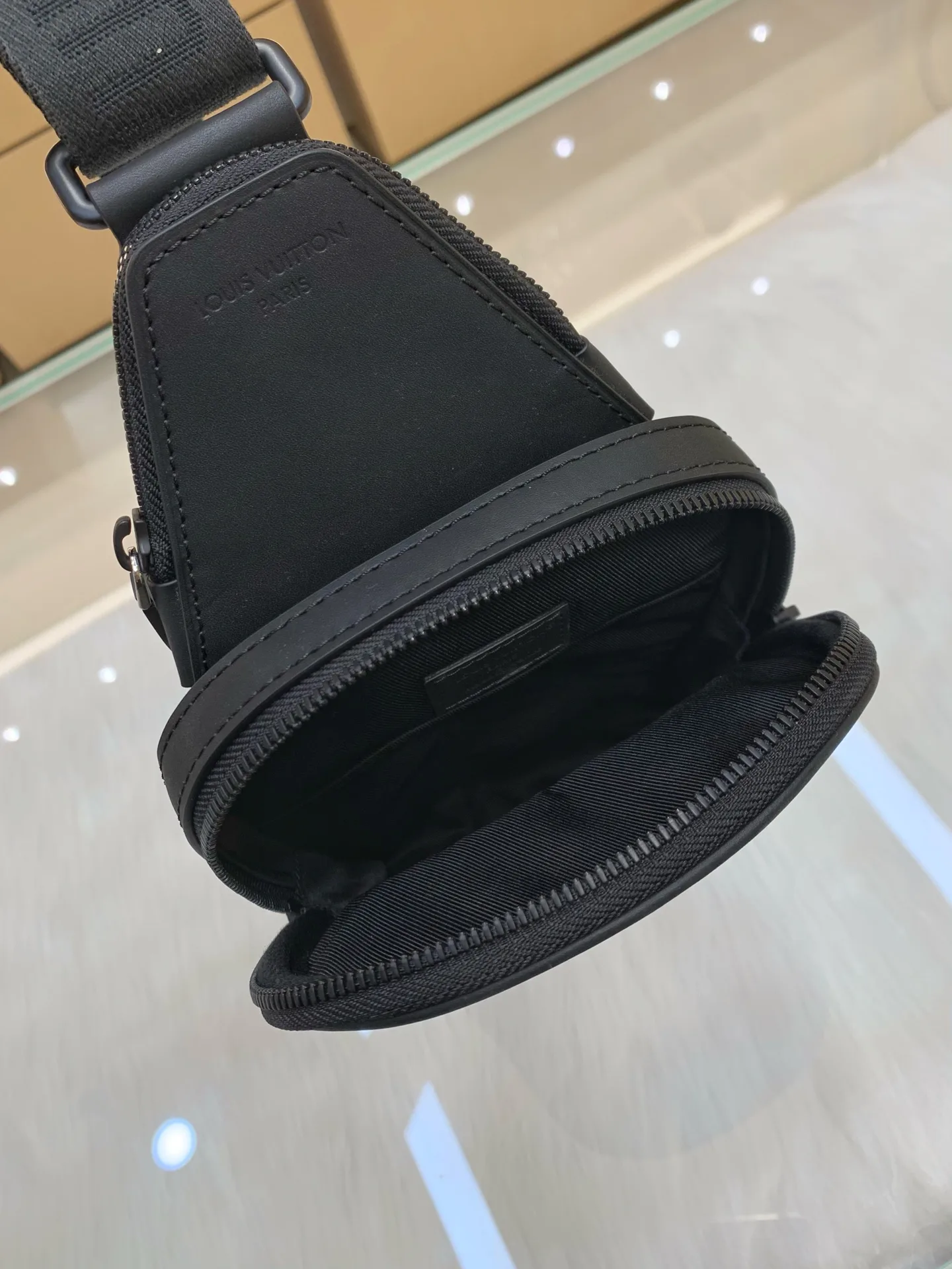 Women's Shoulder Bags LOUIS VUITTON 17802507