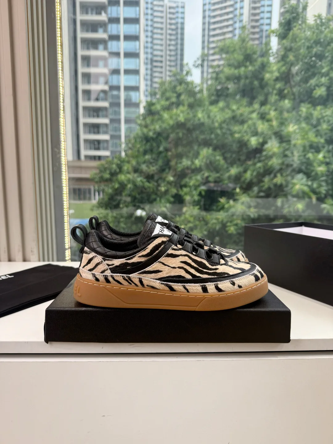 Women's Sneakers CHANEL 17978387