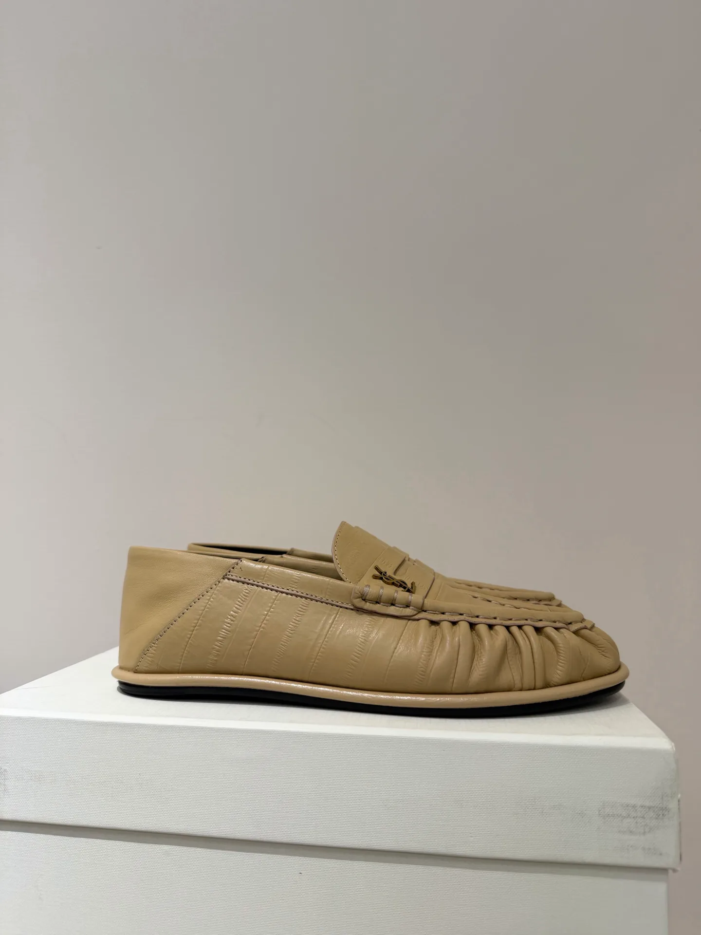 Women's Loafers And Moccasins SAINT LAURENT 18195700