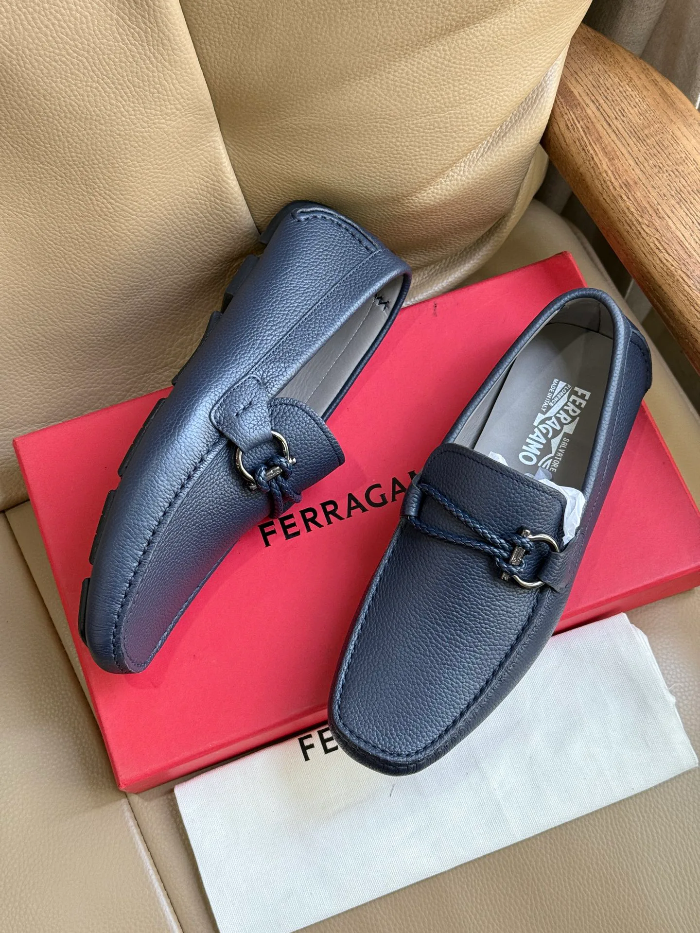 Men's Loafers And Dress Shoes SALVATORE FERRAGAMO 18117109