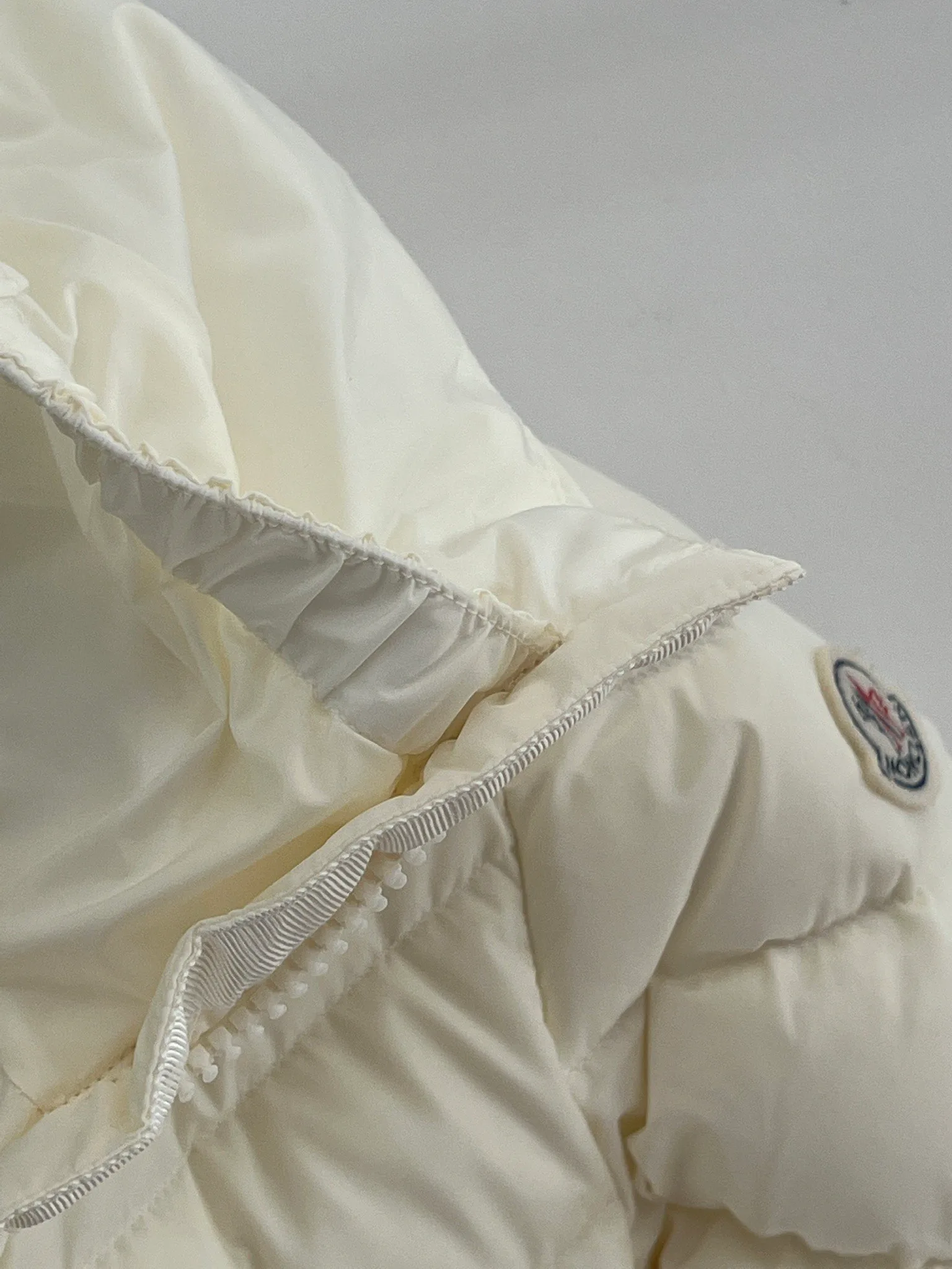 Women's Jackets And Down Jackets MONCLER 18416189