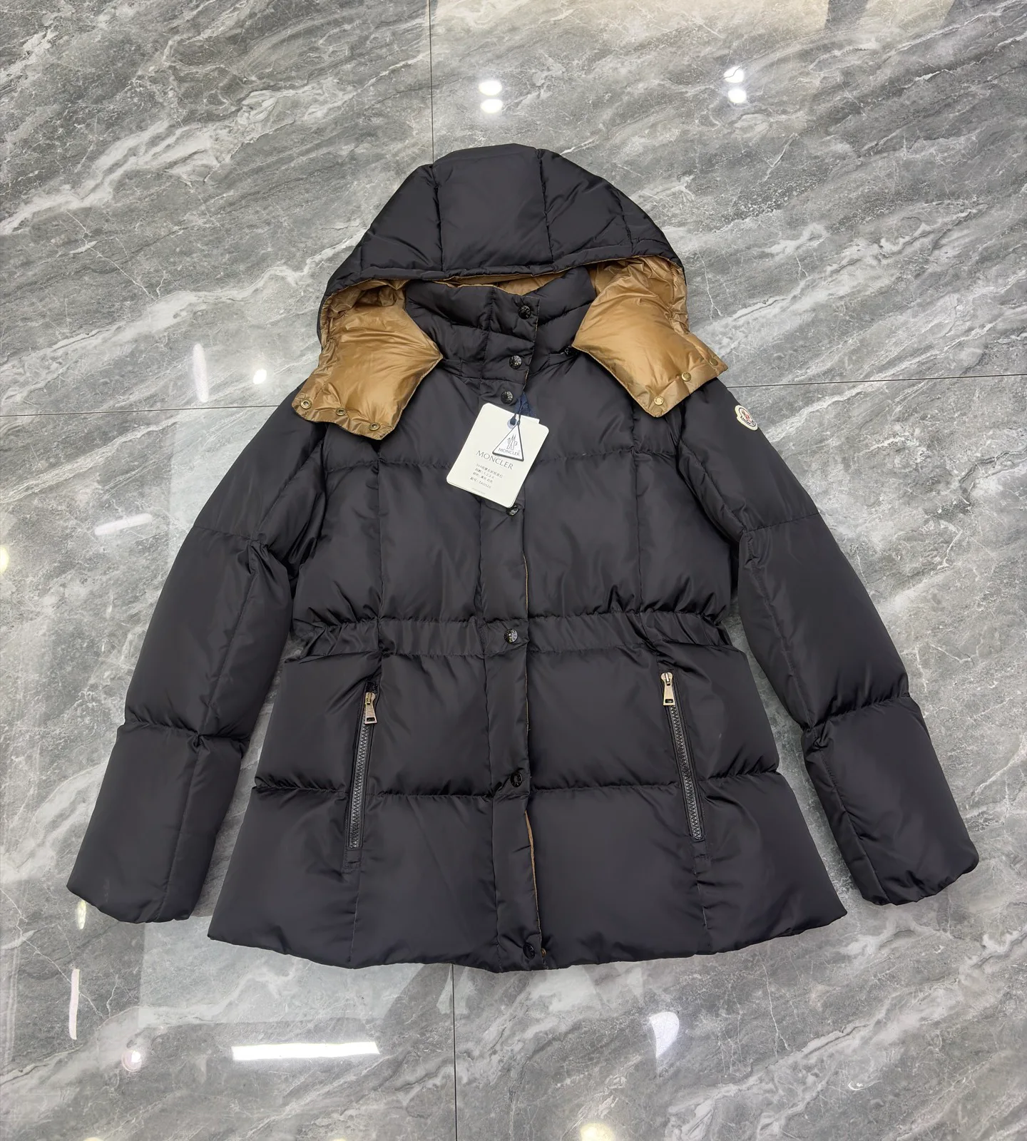 Women's Jackets And Down Jackets MONCLER 17801604