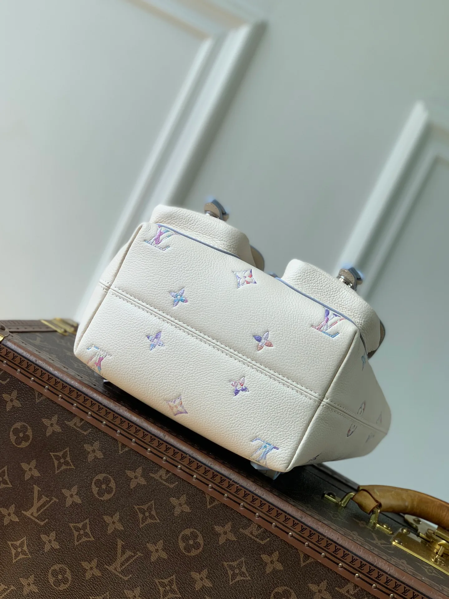 Women's Classic Handbags LOUIS VUITTON 18147478