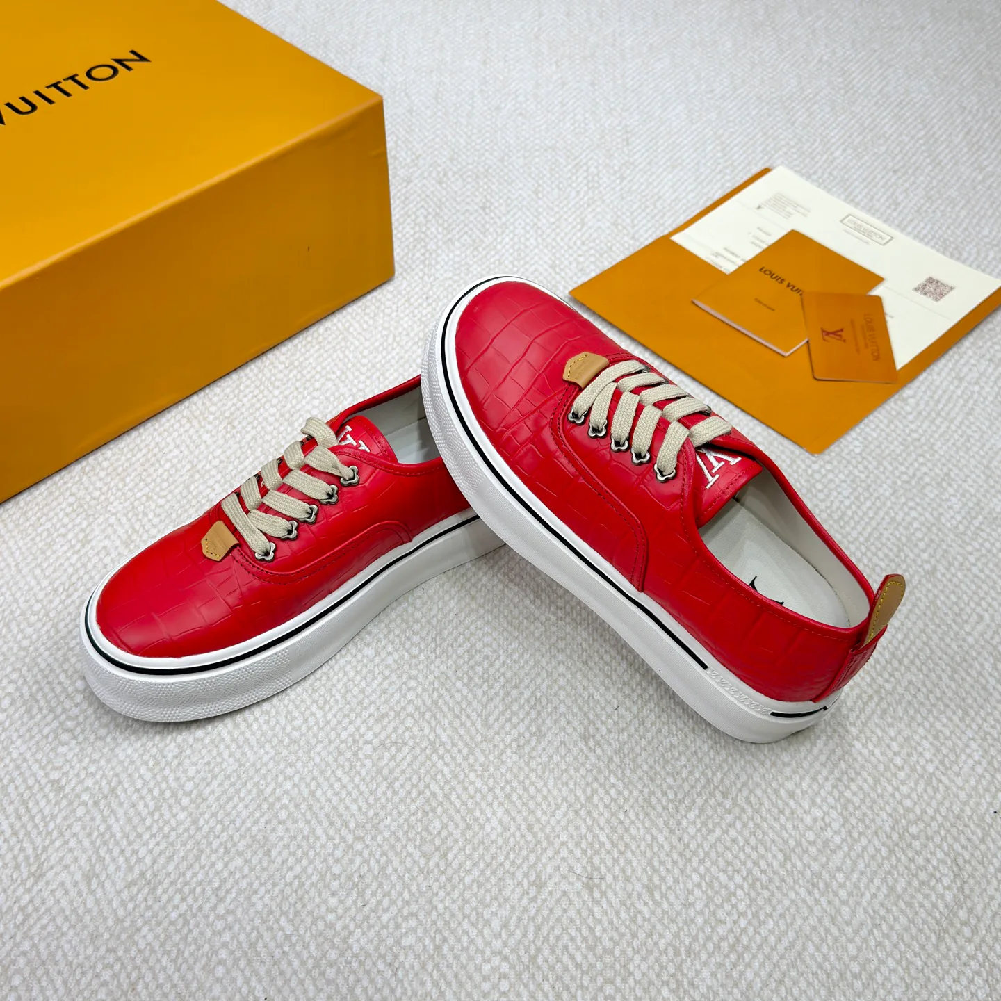Men's Sneakers LOUIS VUITTON 18365144
