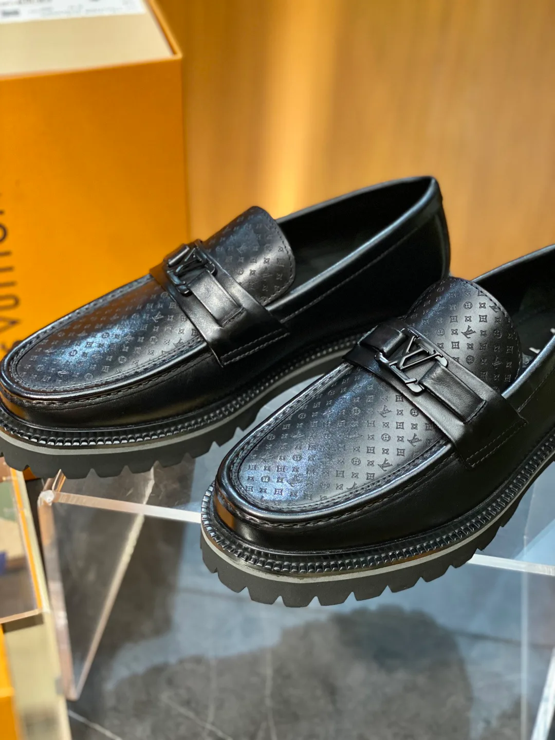 Men's Loafers And Dress Shoes LOUIS VUITTON 18158653