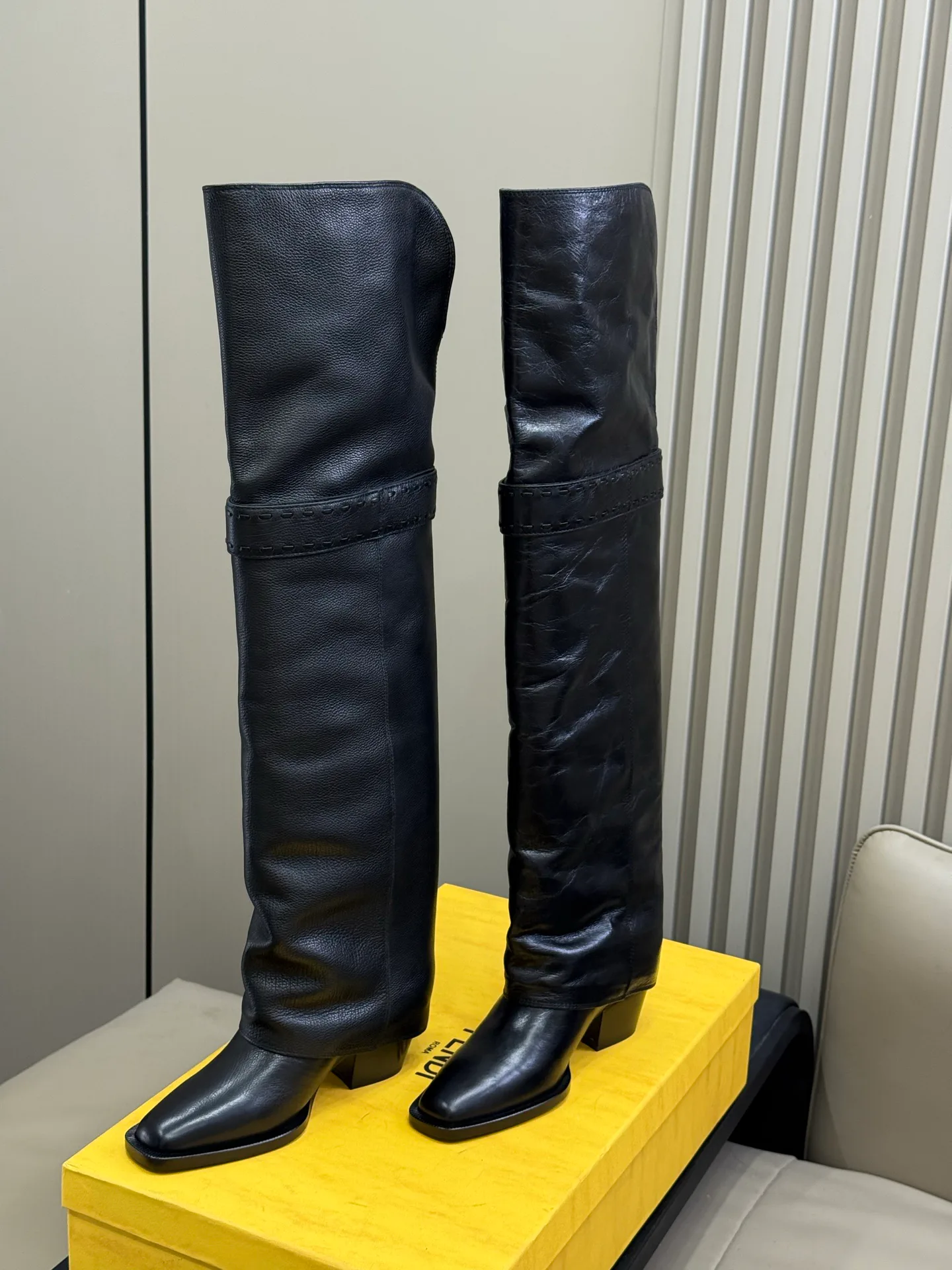 Women's Boots FENDI 18370133