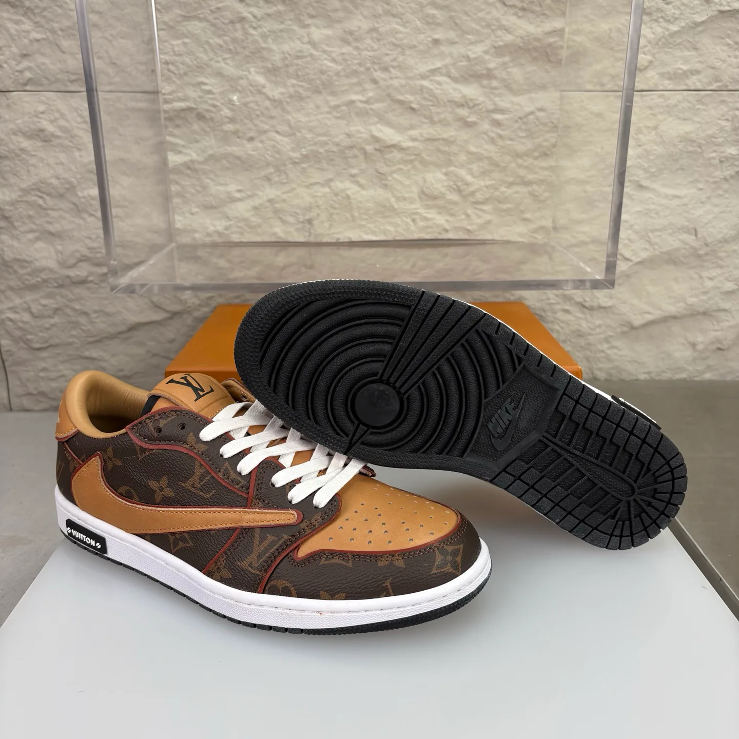 Women's Sneakers LOUIS VUITTON 18351608