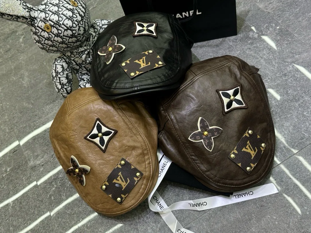 Hats LOUIS VUITTON 18105195