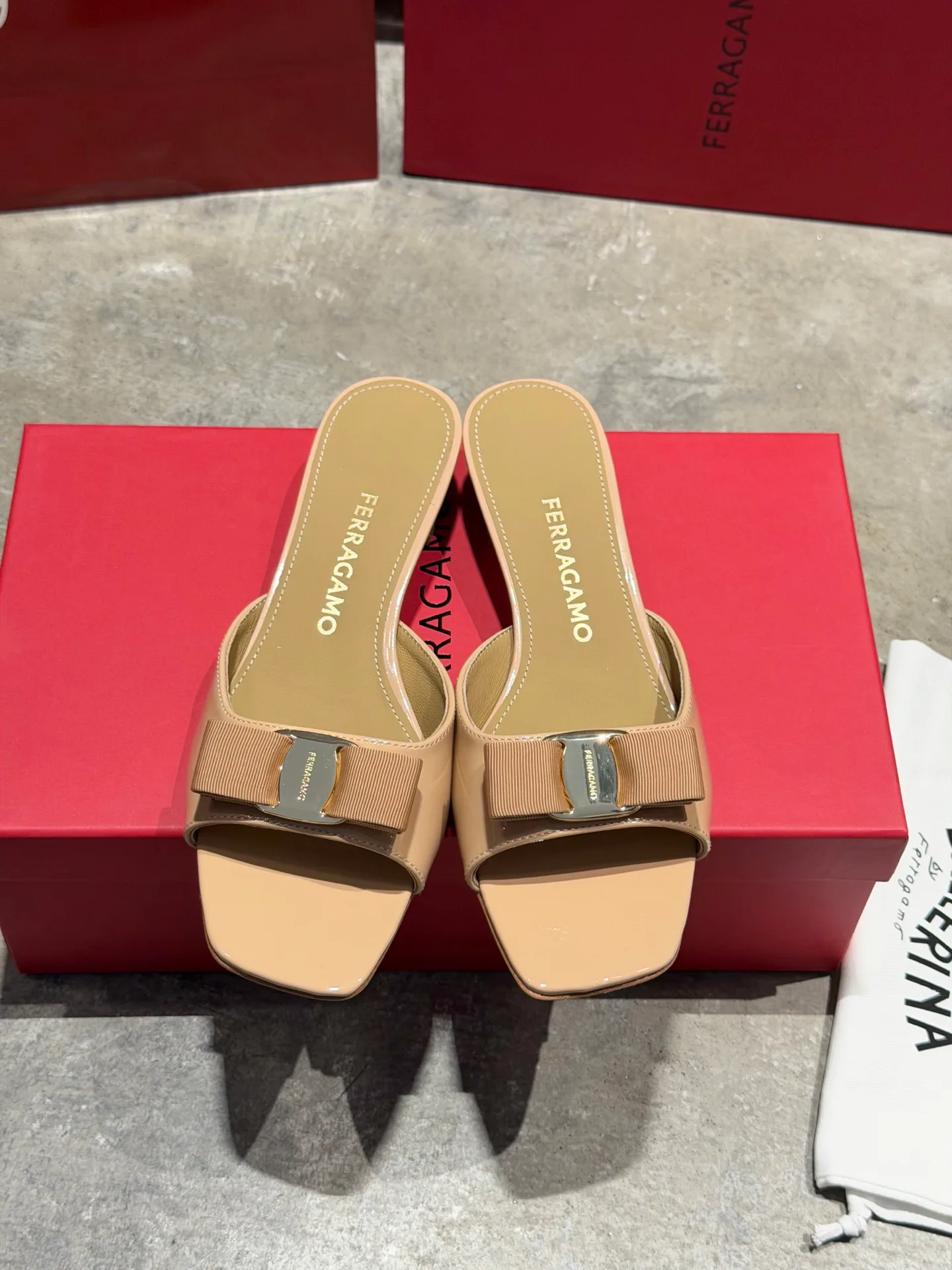 Women's Open-Toe Sandals SALVATORE FERRAGAMO 17642569
