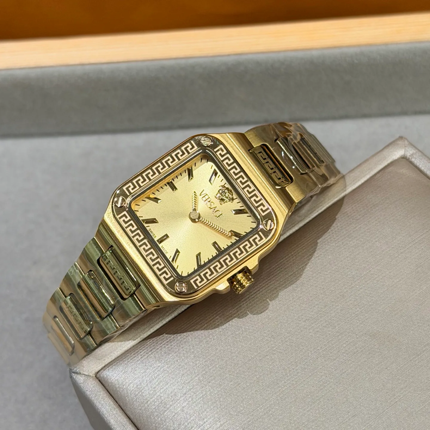 Women's Watches VERSACE 17813609