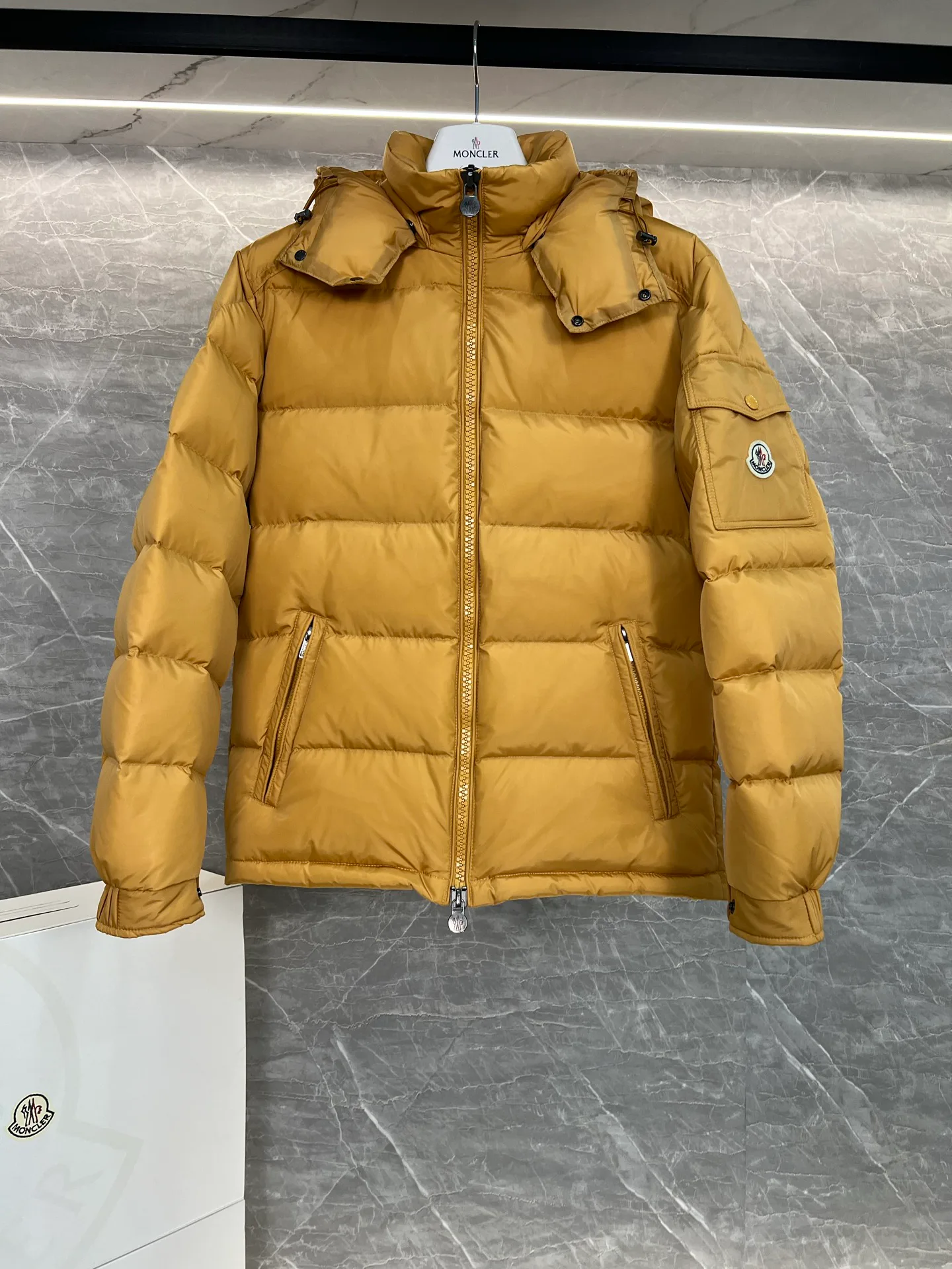 Куртки И Пуховики Мужские Moncler 18599873
