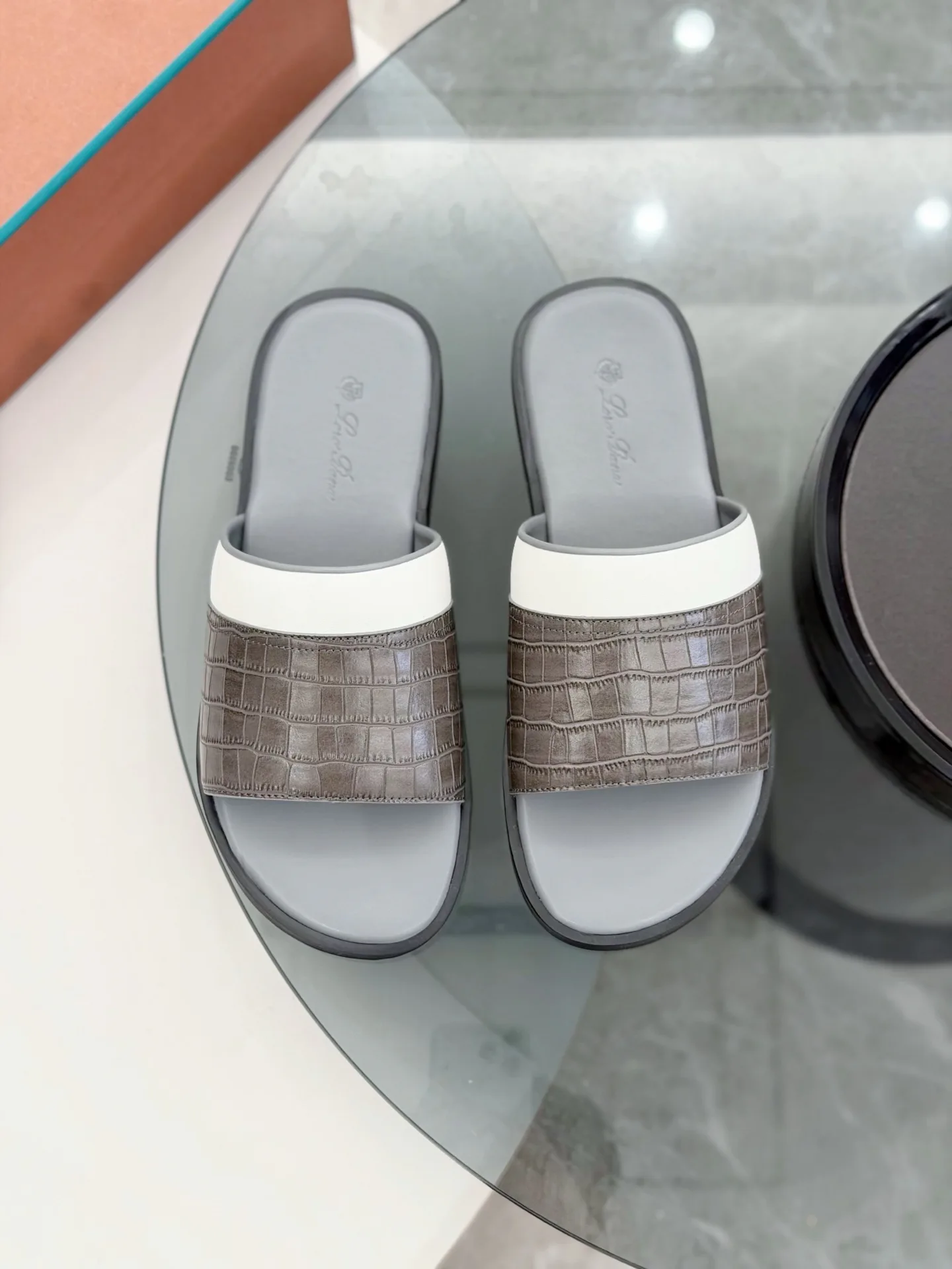 Men's Flip-Flops LORO PIANA 17988636