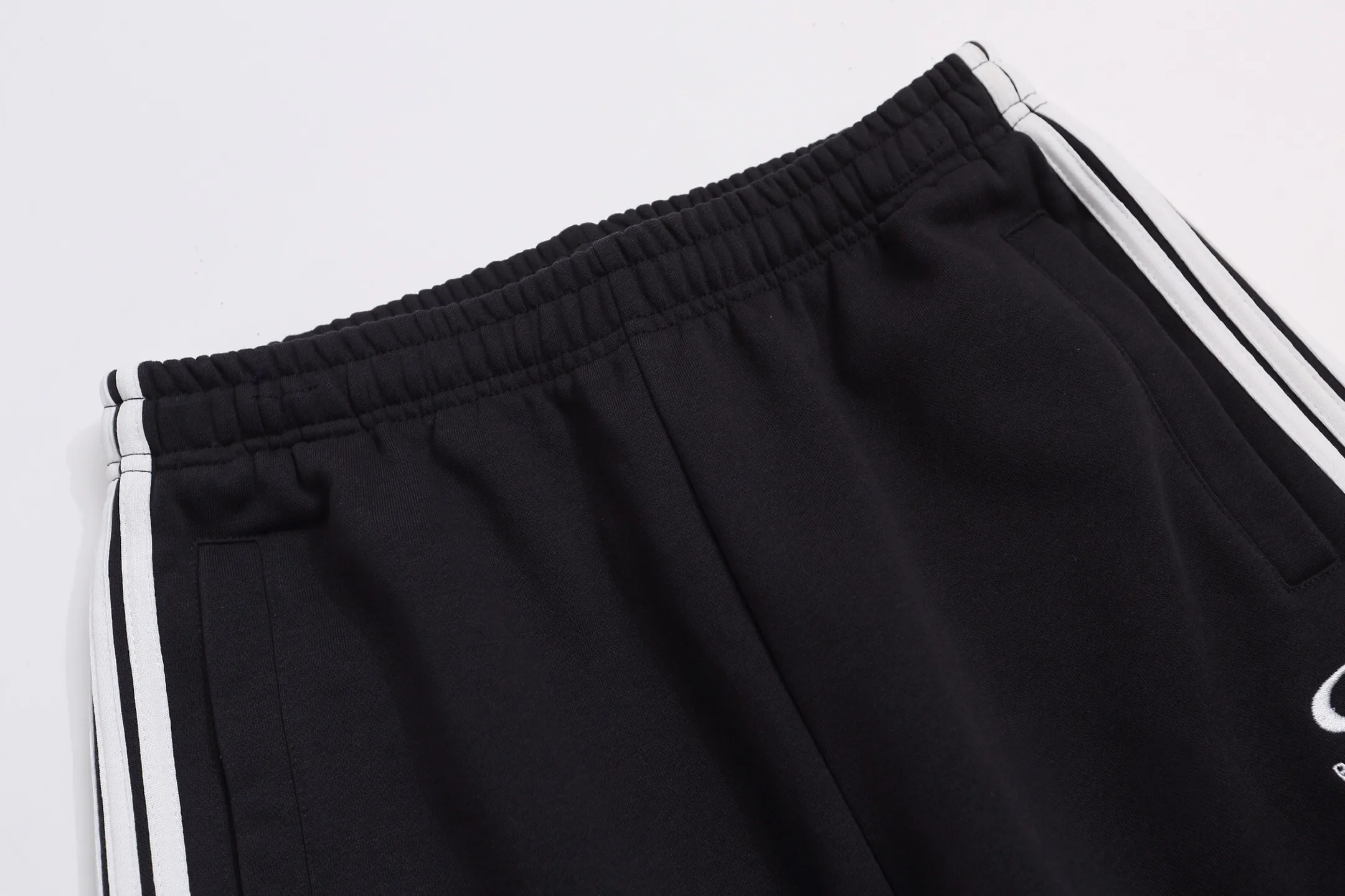 Men's Trousers BALENCIAGA 18068982