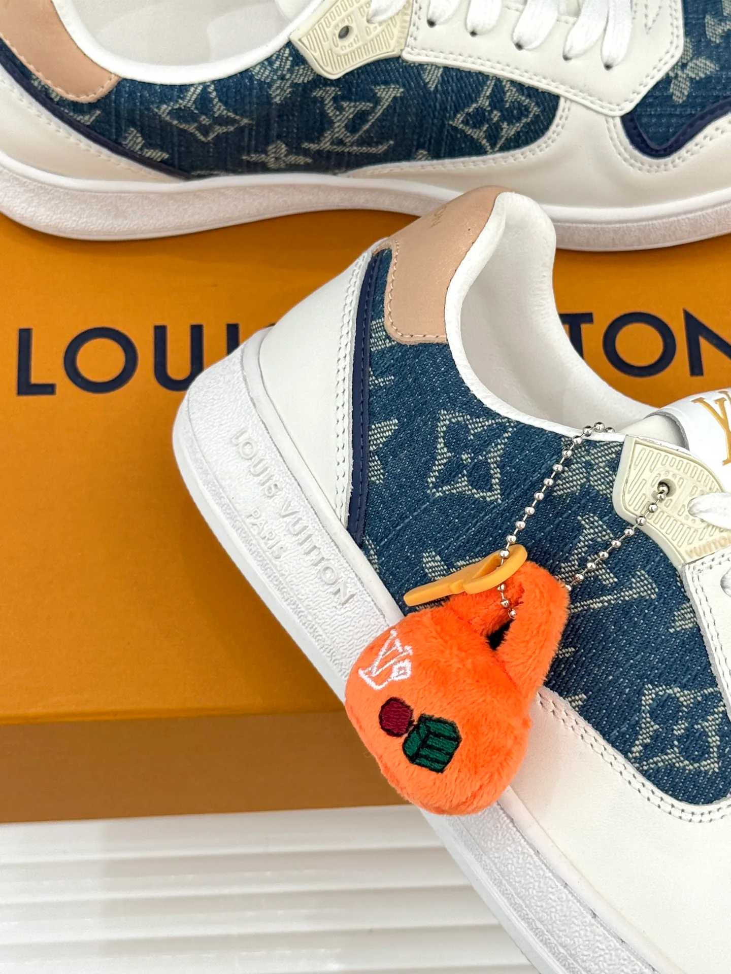 Women's Sneakers LOUIS VUITTON 18036321