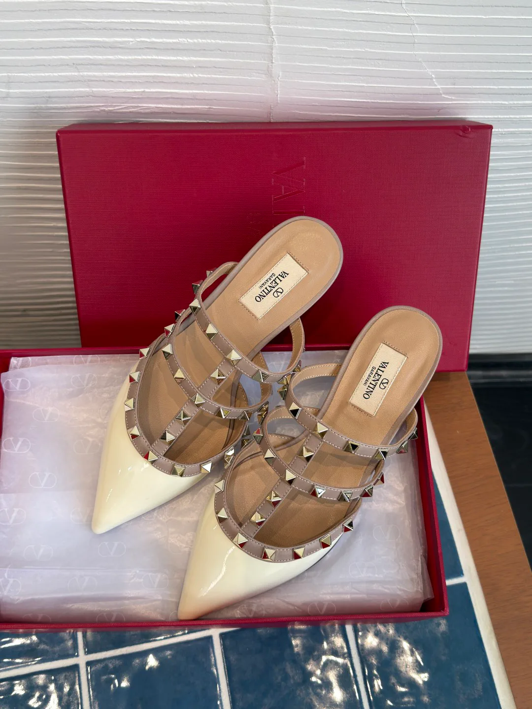 Women's Mules And Clogs VALENTINO 18125379
