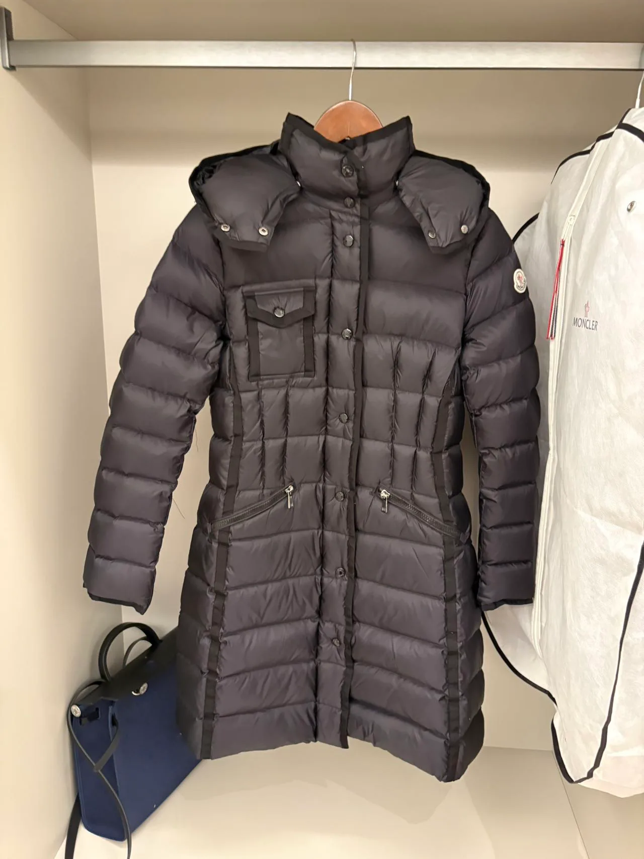 Women's Jackets And Down Jackets MONCLER 18198734