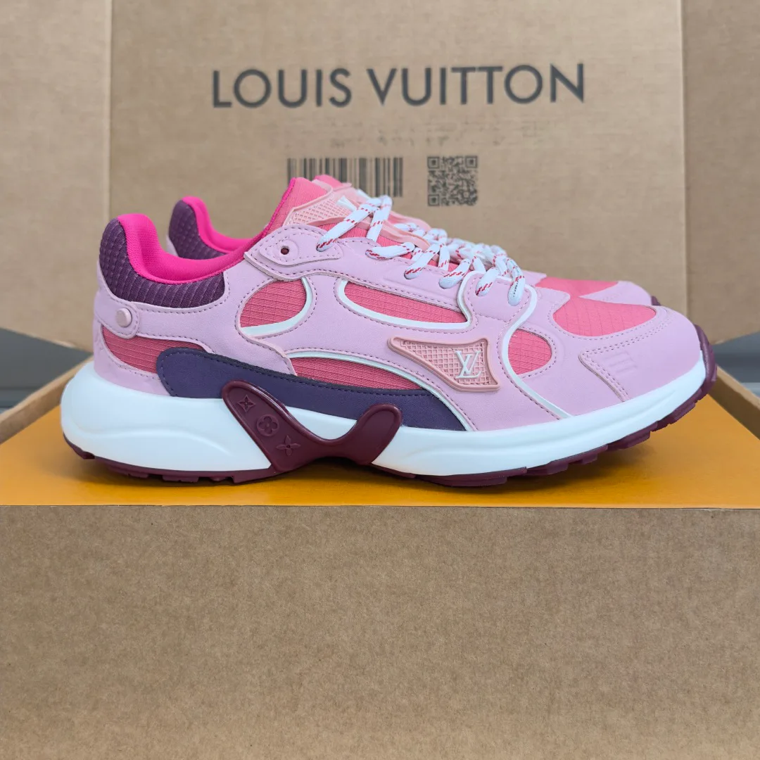 Women's Sneakers LOUIS VUITTON 18463939