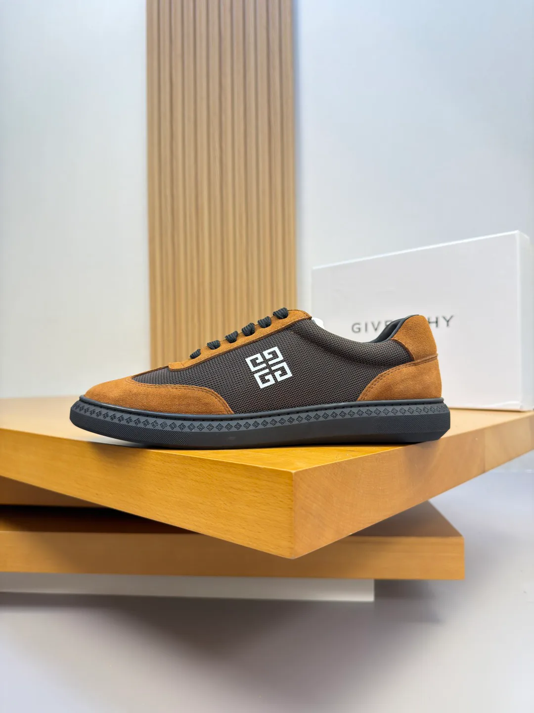 Кроссовки Женские Givenchy 18580624