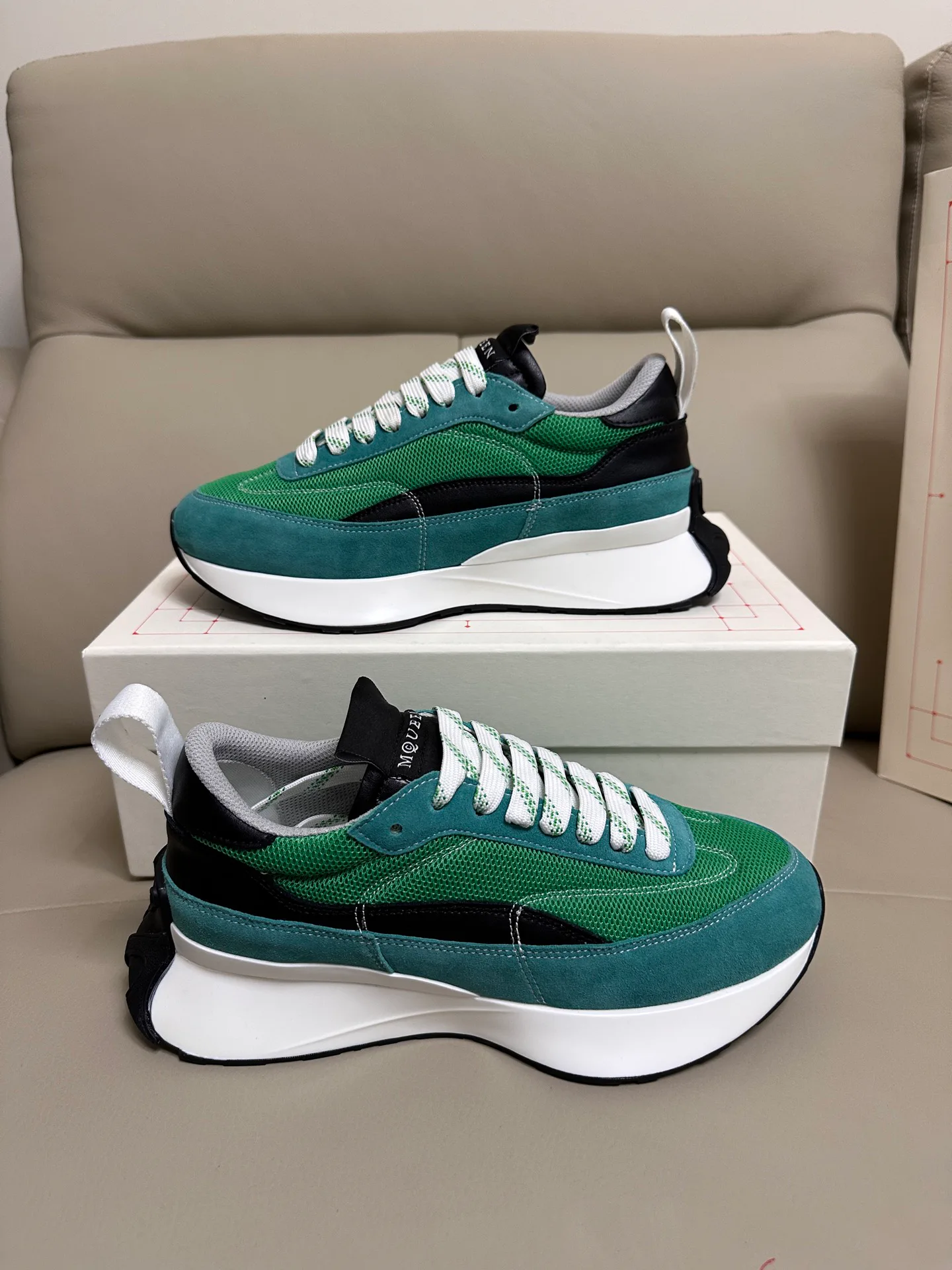 Кроссовки Женские Alexander Mcqueen 18616736