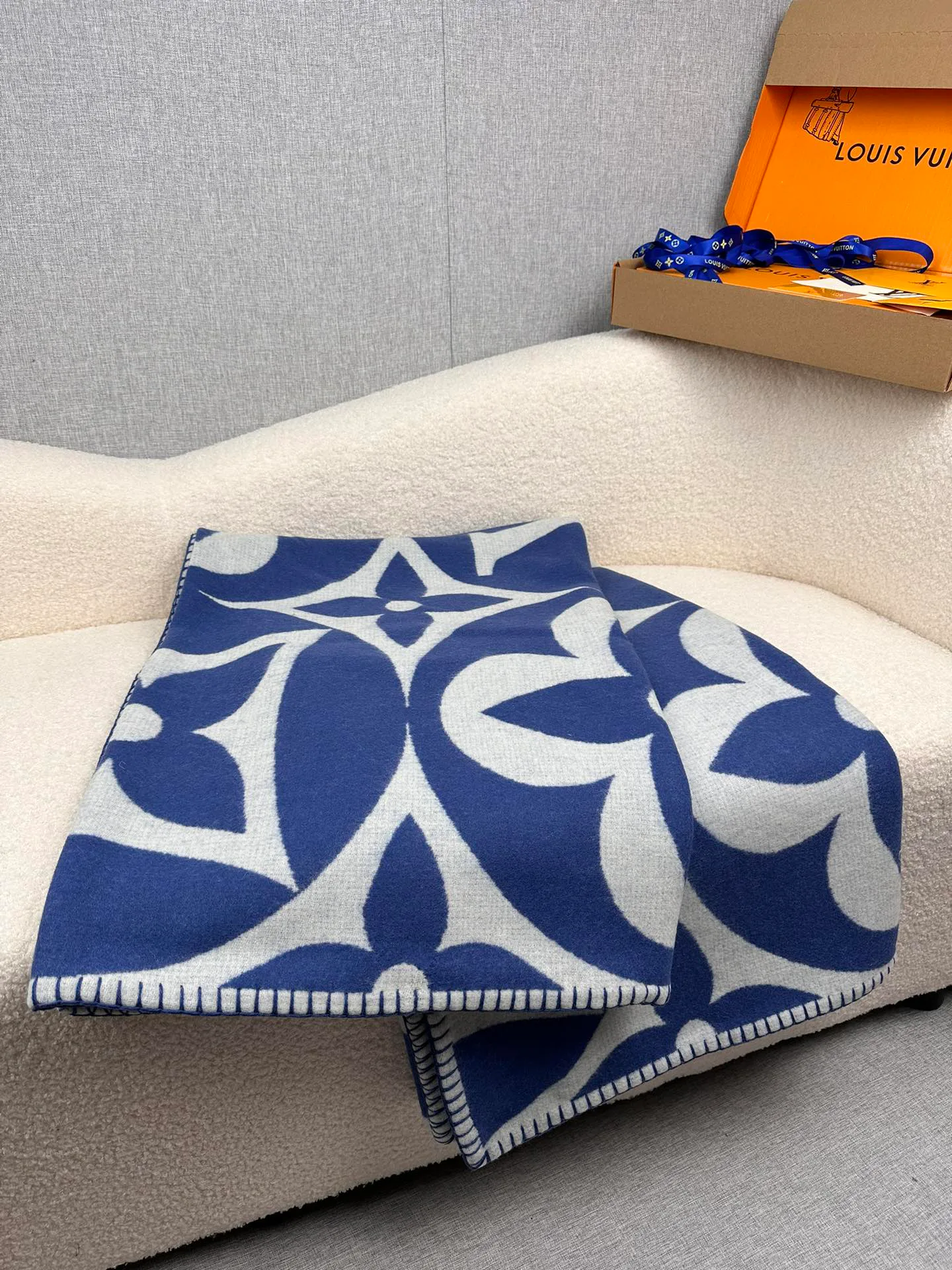 Textiles LOUIS VUITTON 18002658