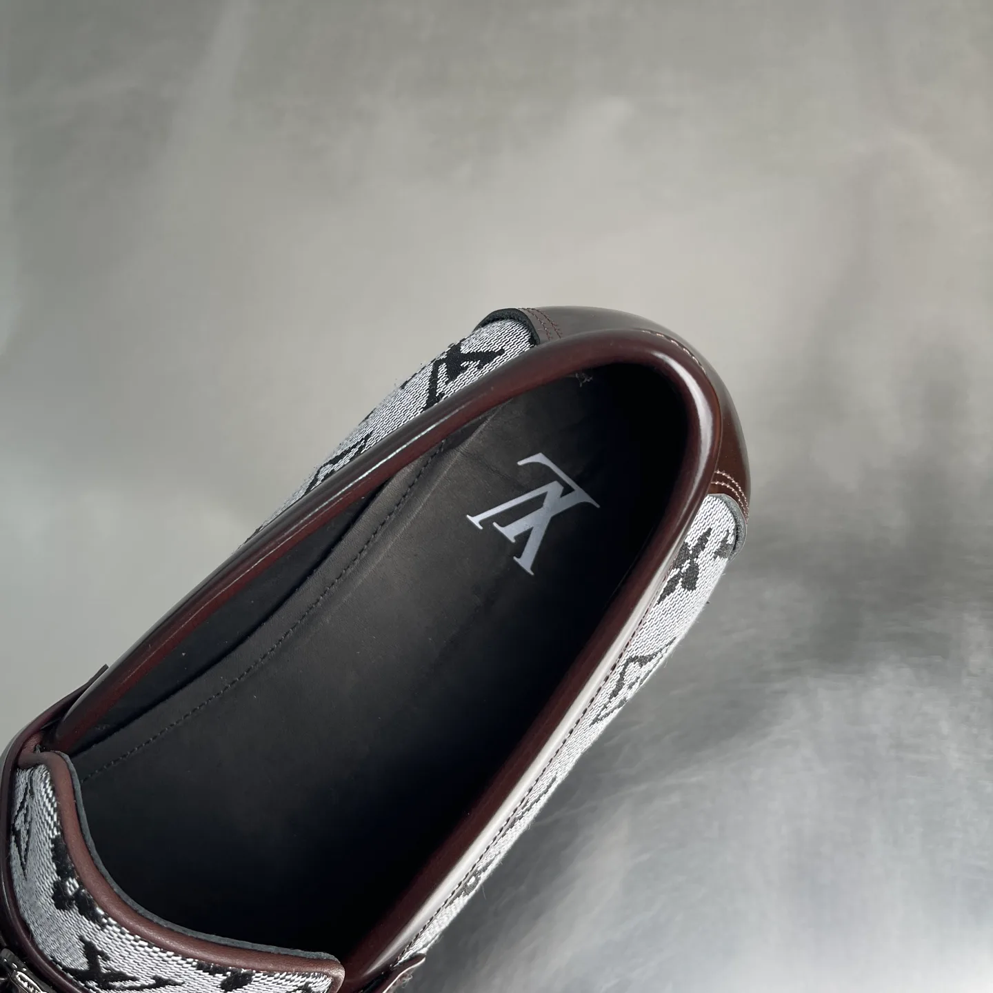 Men's Loafers And Dress Shoes LOUIS VUITTON 18519404