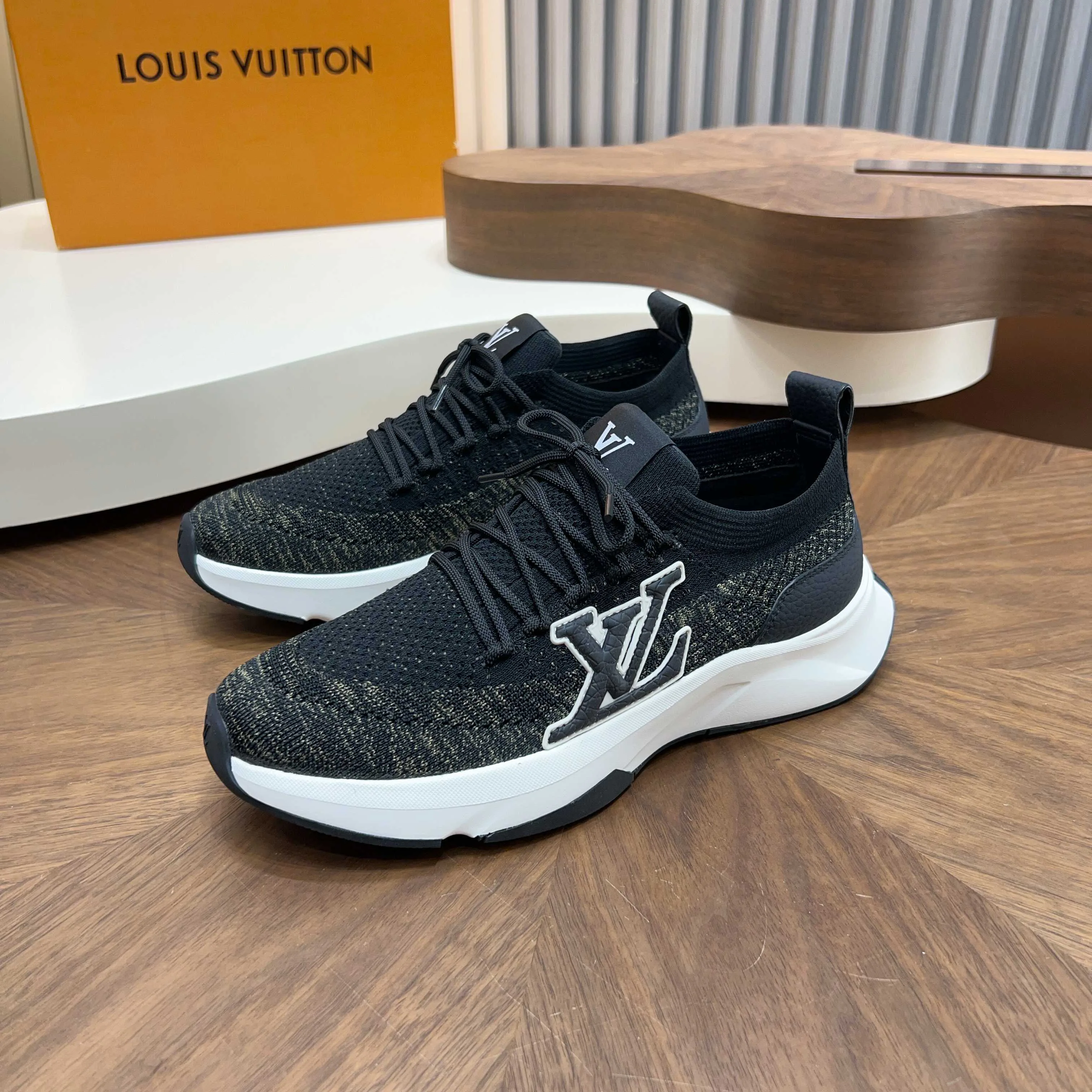Men's Sneakers LOUIS VUITTON 17916668