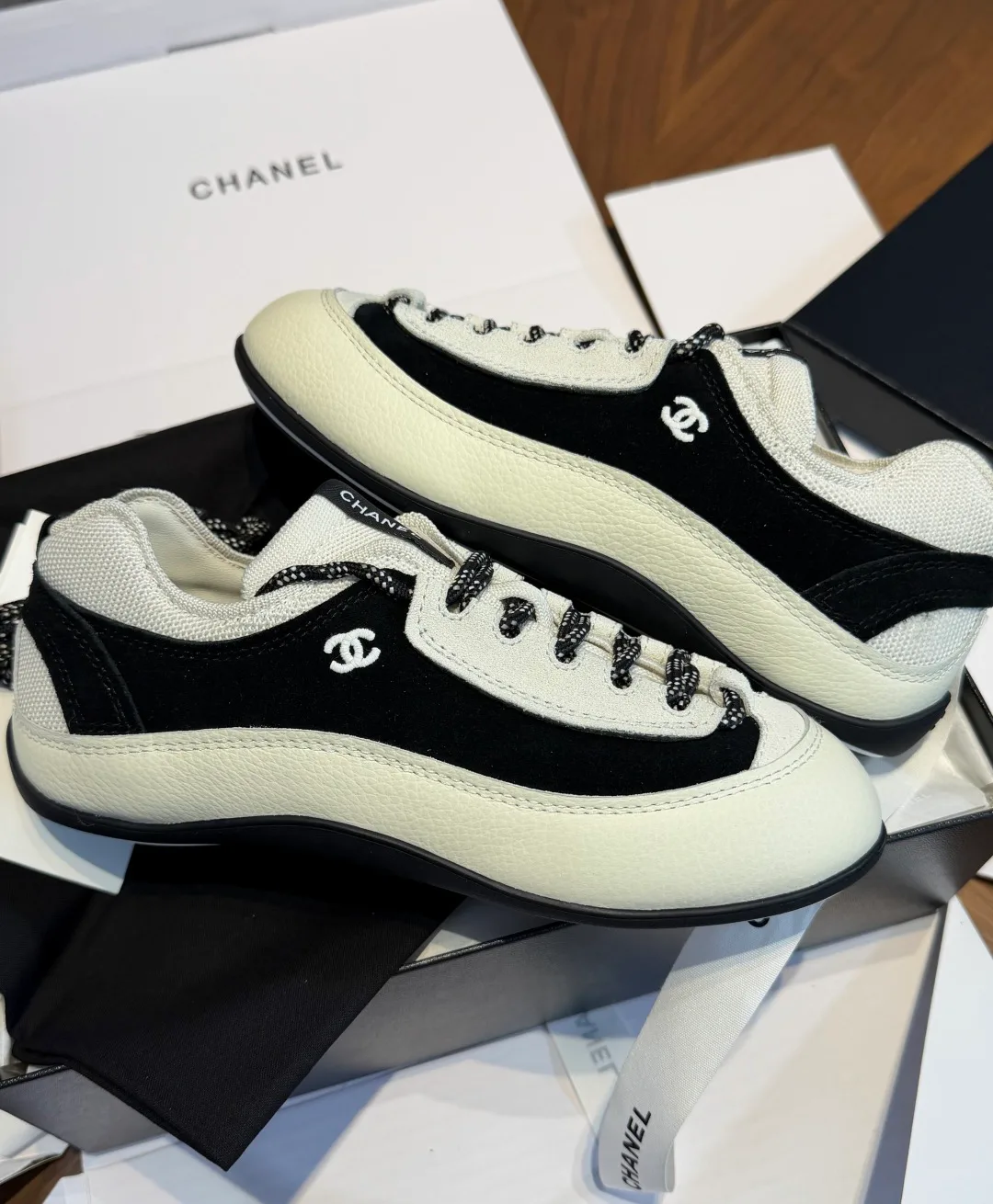 Women's Sneakers CHANEL 18066789