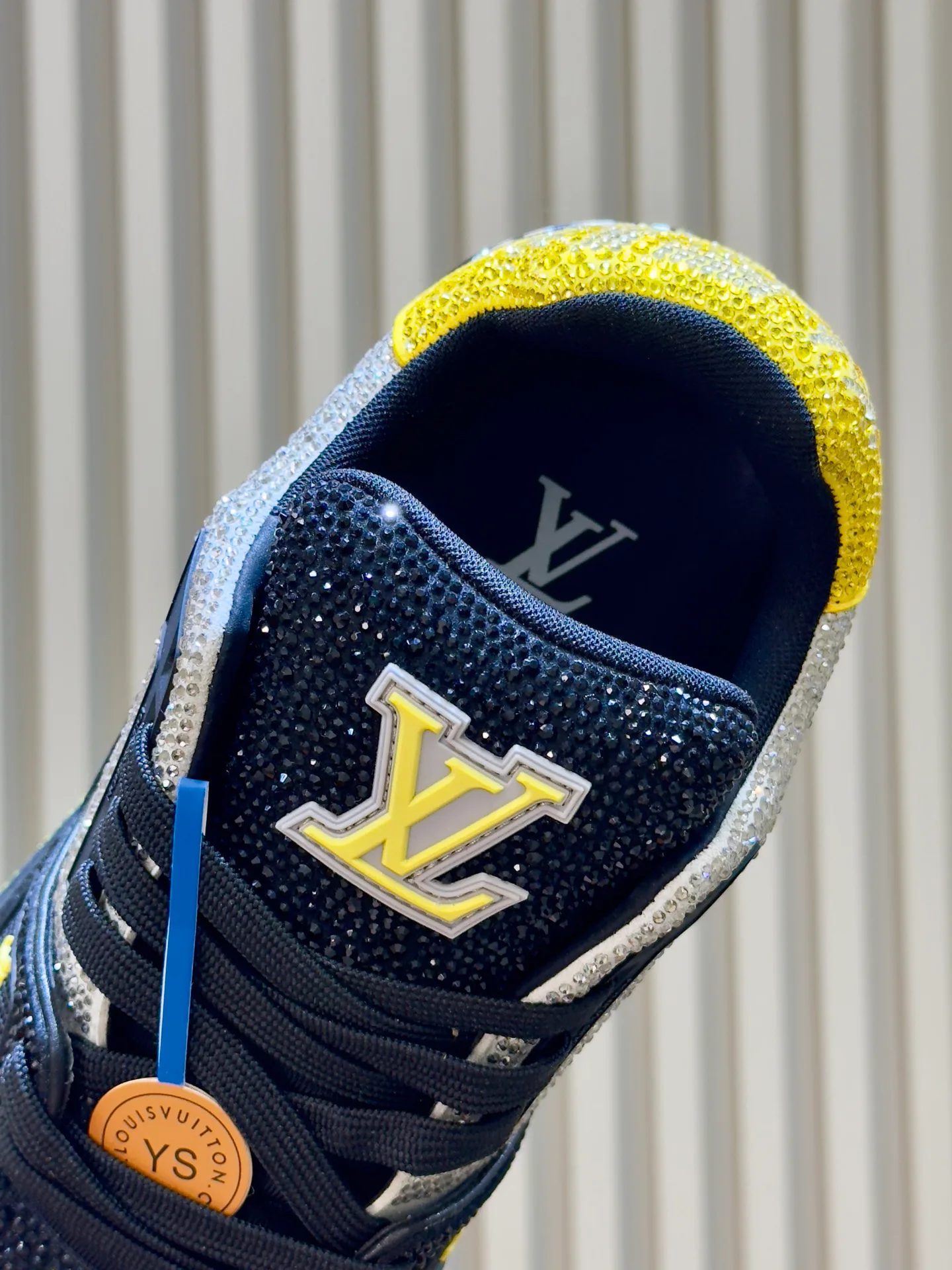 Women's Sneakers LOUIS VUITTON 18073554