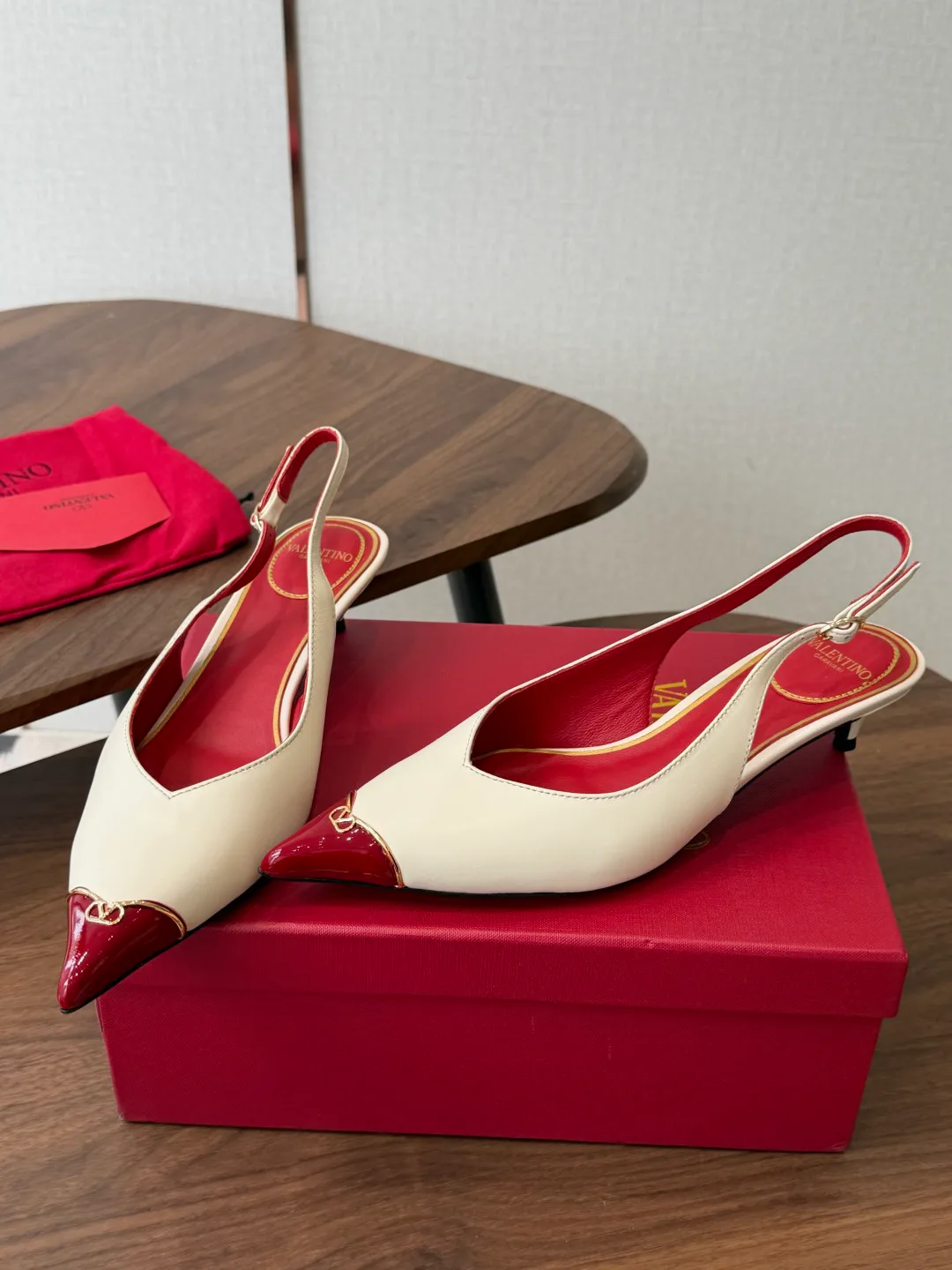 Women's Open-Toe Sandals VALENTINO 17364704
