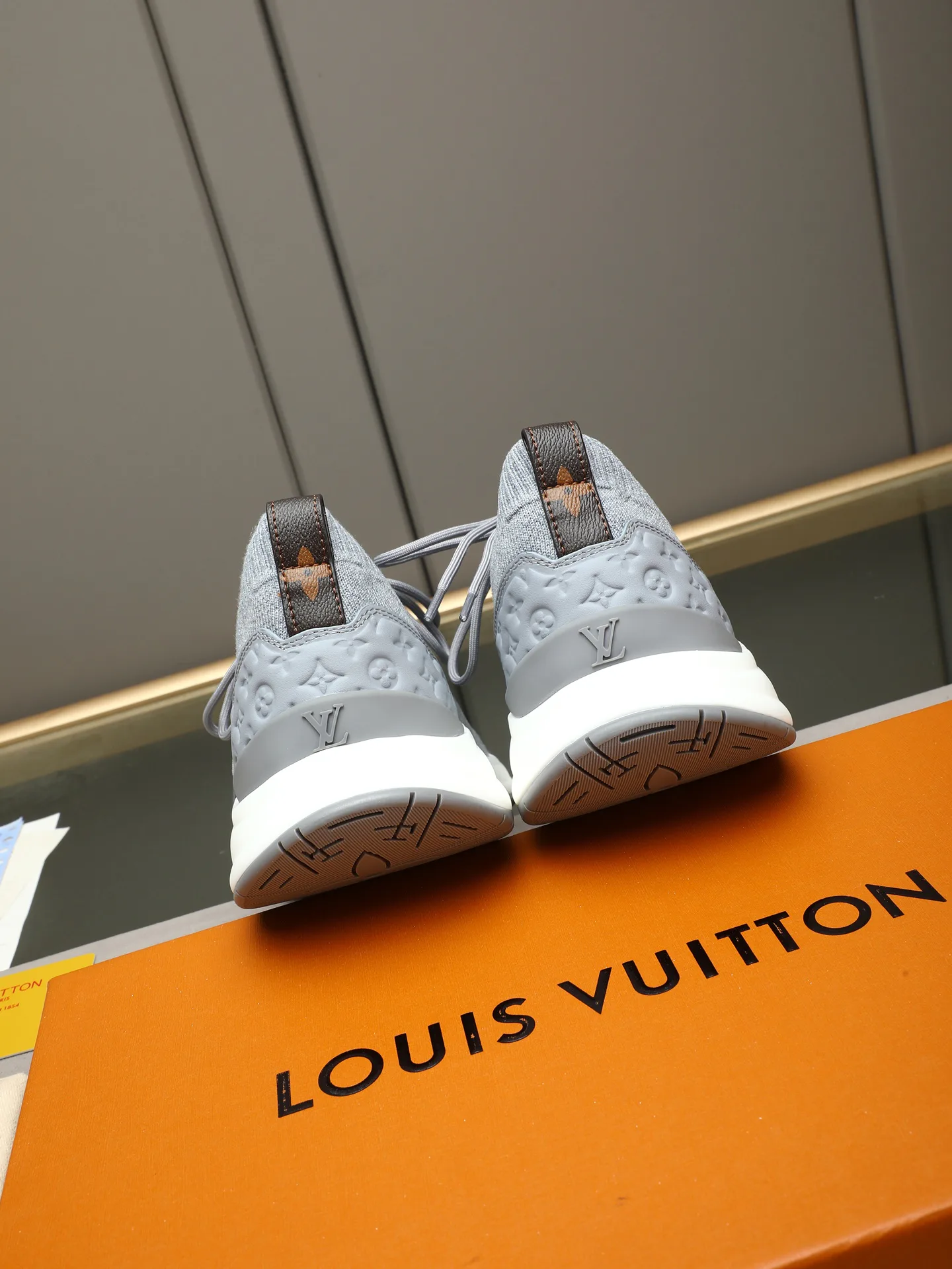 Women's Sneakers LOUIS VUITTON 17947271