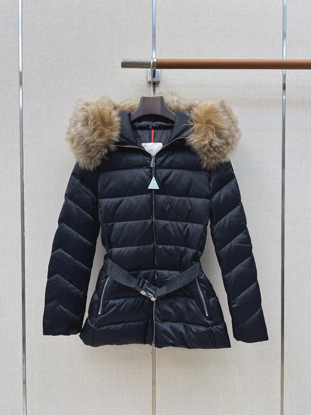 Women's Jackets And Down Jackets MONCLER 18506475