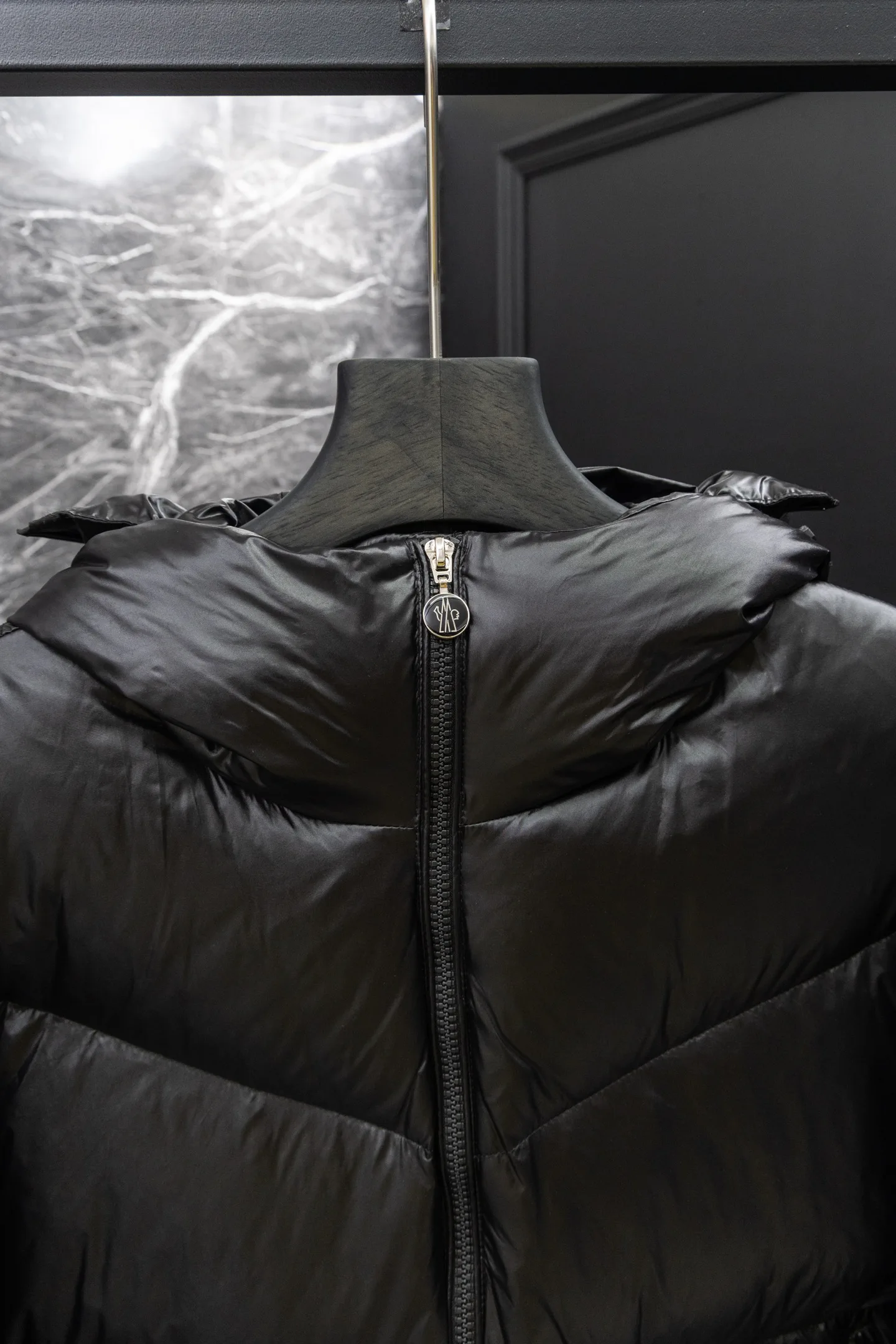 Women's Jackets And Down Jackets MONCLER 18507206