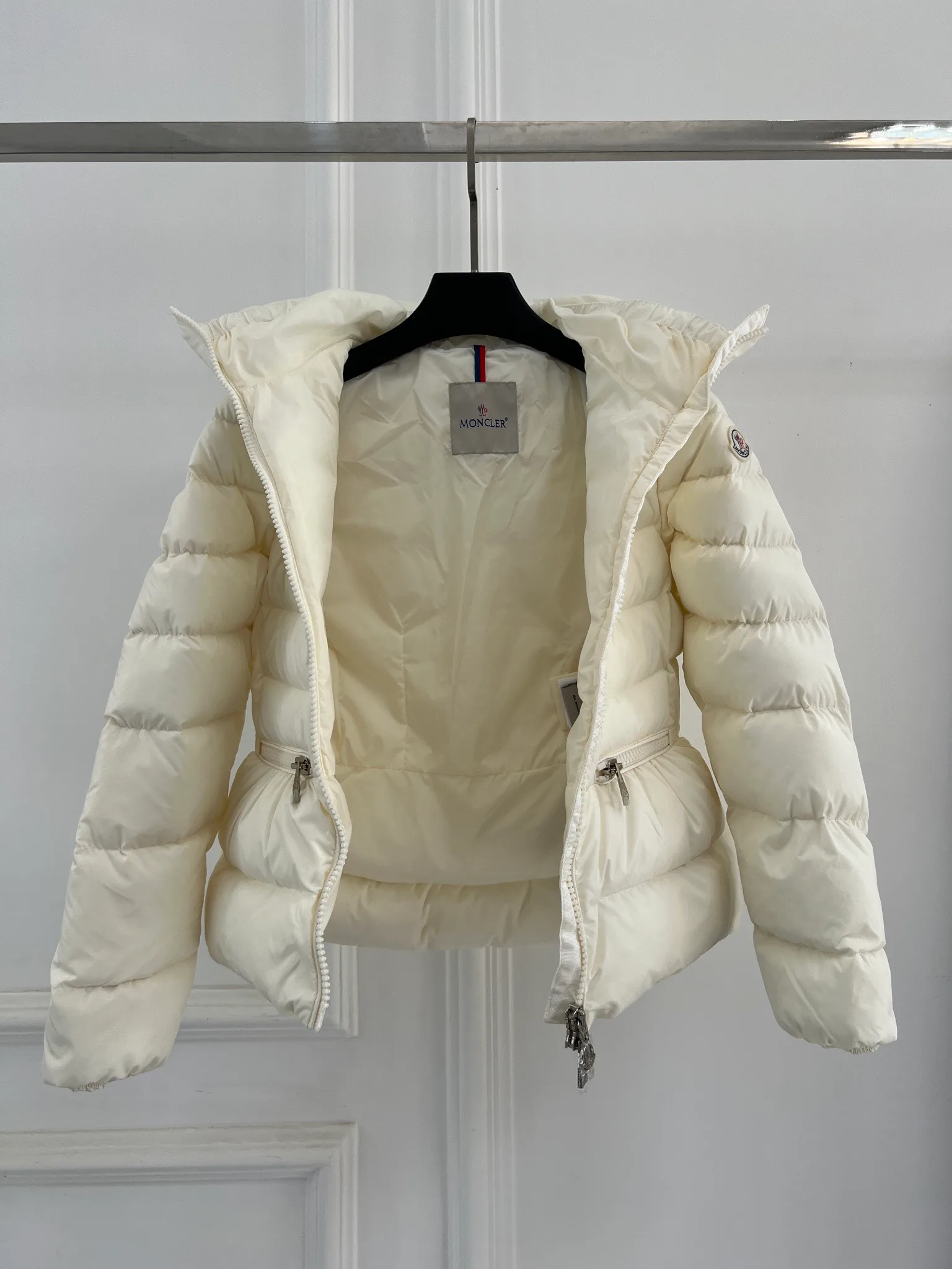 Women's Jackets And Down Jackets MONCLER 18416189