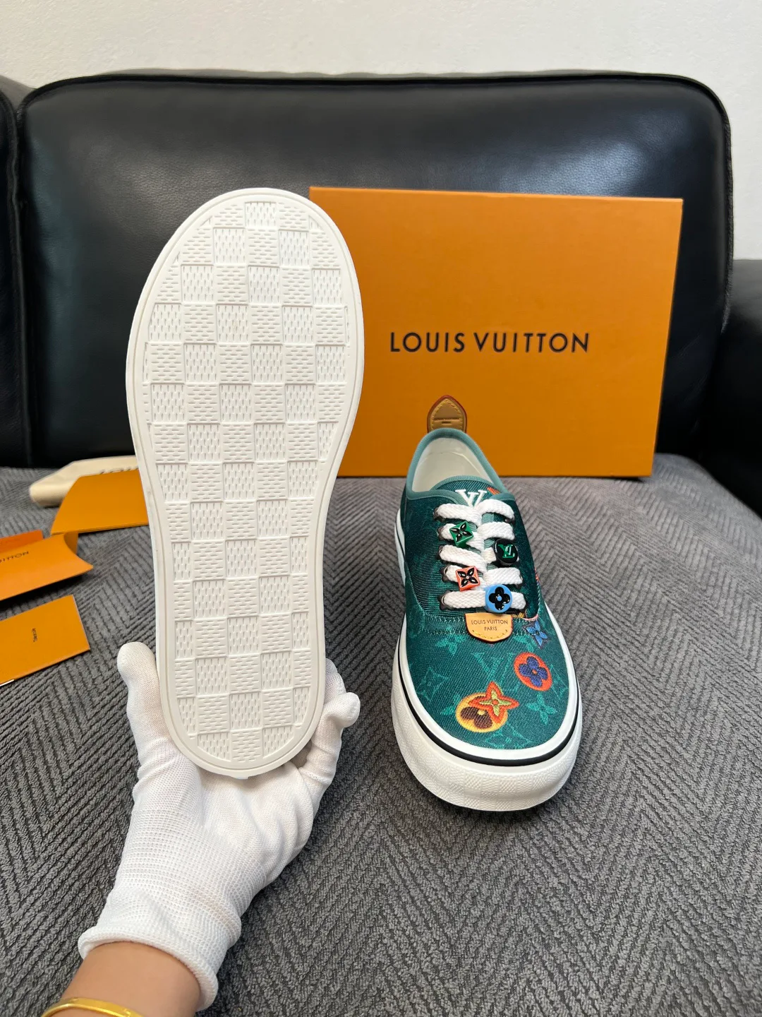 Men's Sneakers LOUIS VUITTON 18495407