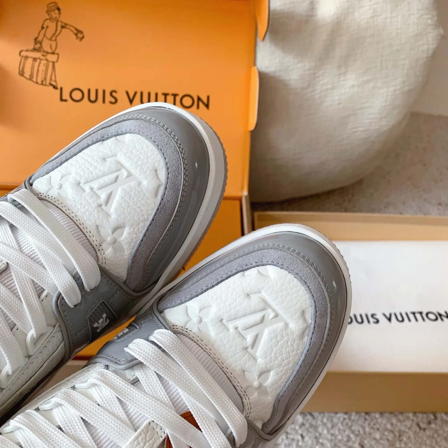 Women's Sneakers LOUIS VUITTON 18375819