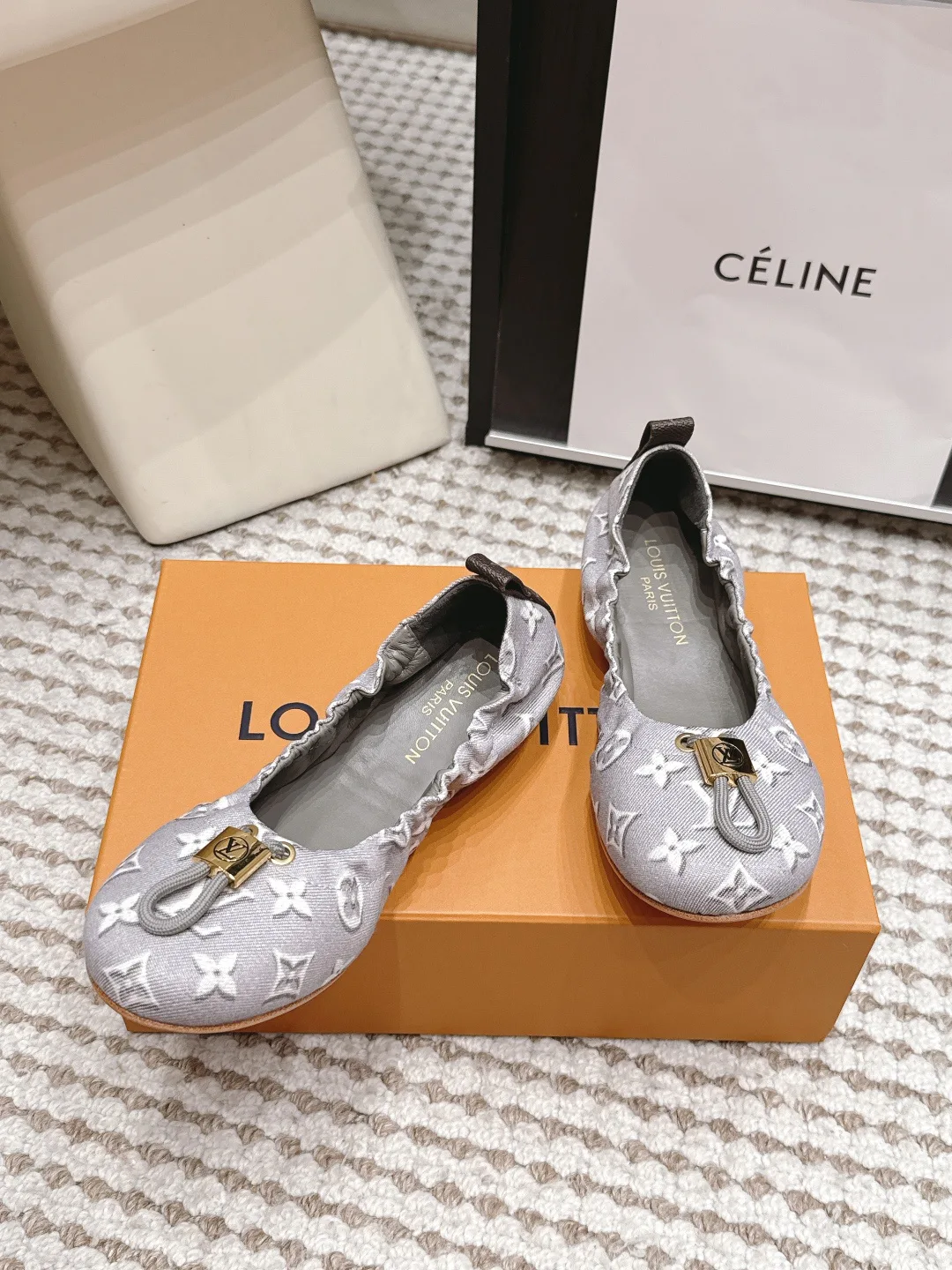 Women's Ballet Flats LOUIS VUITTON 17421356