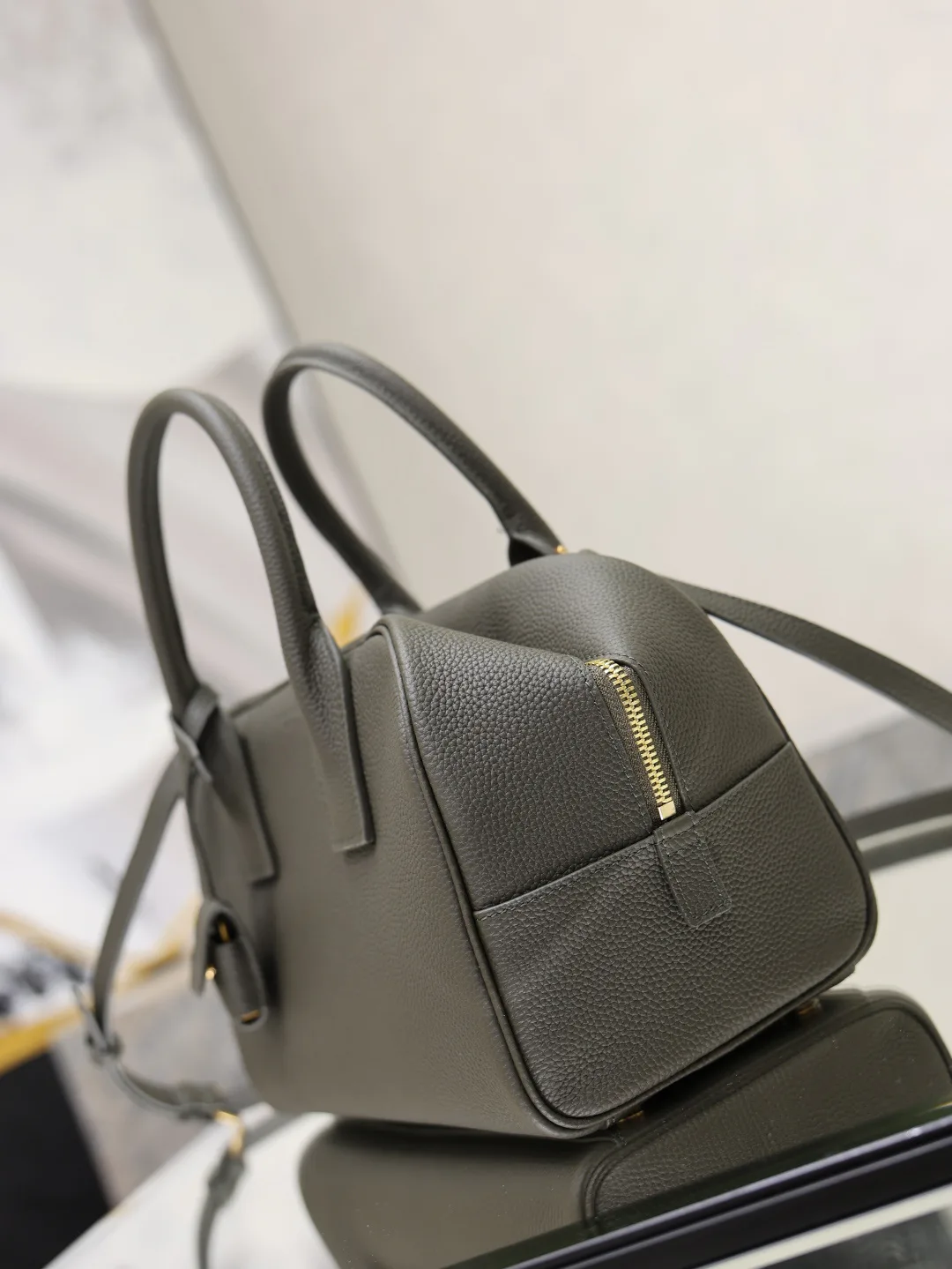 Women's Classic Handbags SAINT LAURENT 17993938
