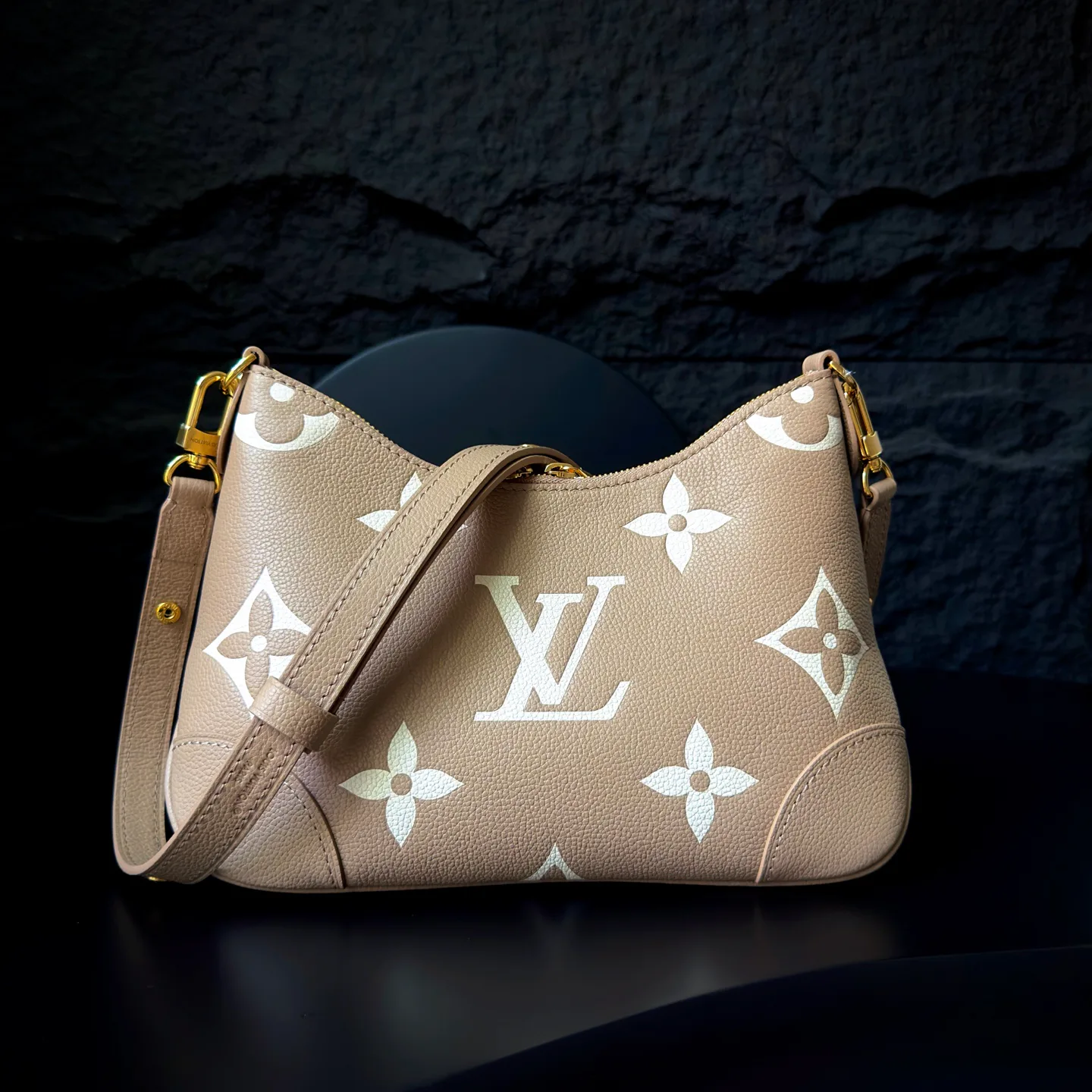 Women's Classic Handbags LOUIS VUITTON 17906952
