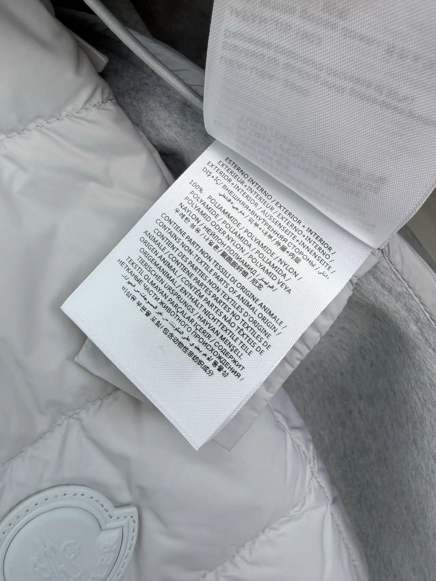Women's Jackets And Down Jackets MONCLER 18408002