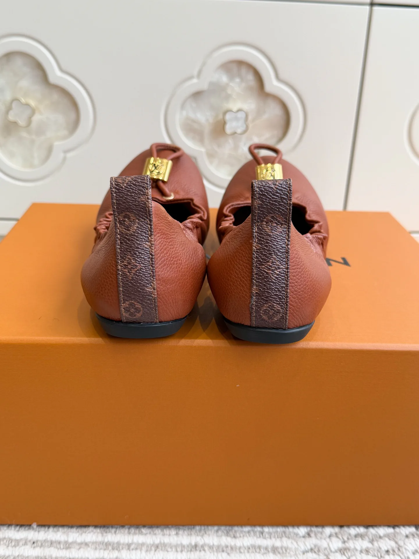 Women's Ballet Flats LOUIS VUITTON 18414275