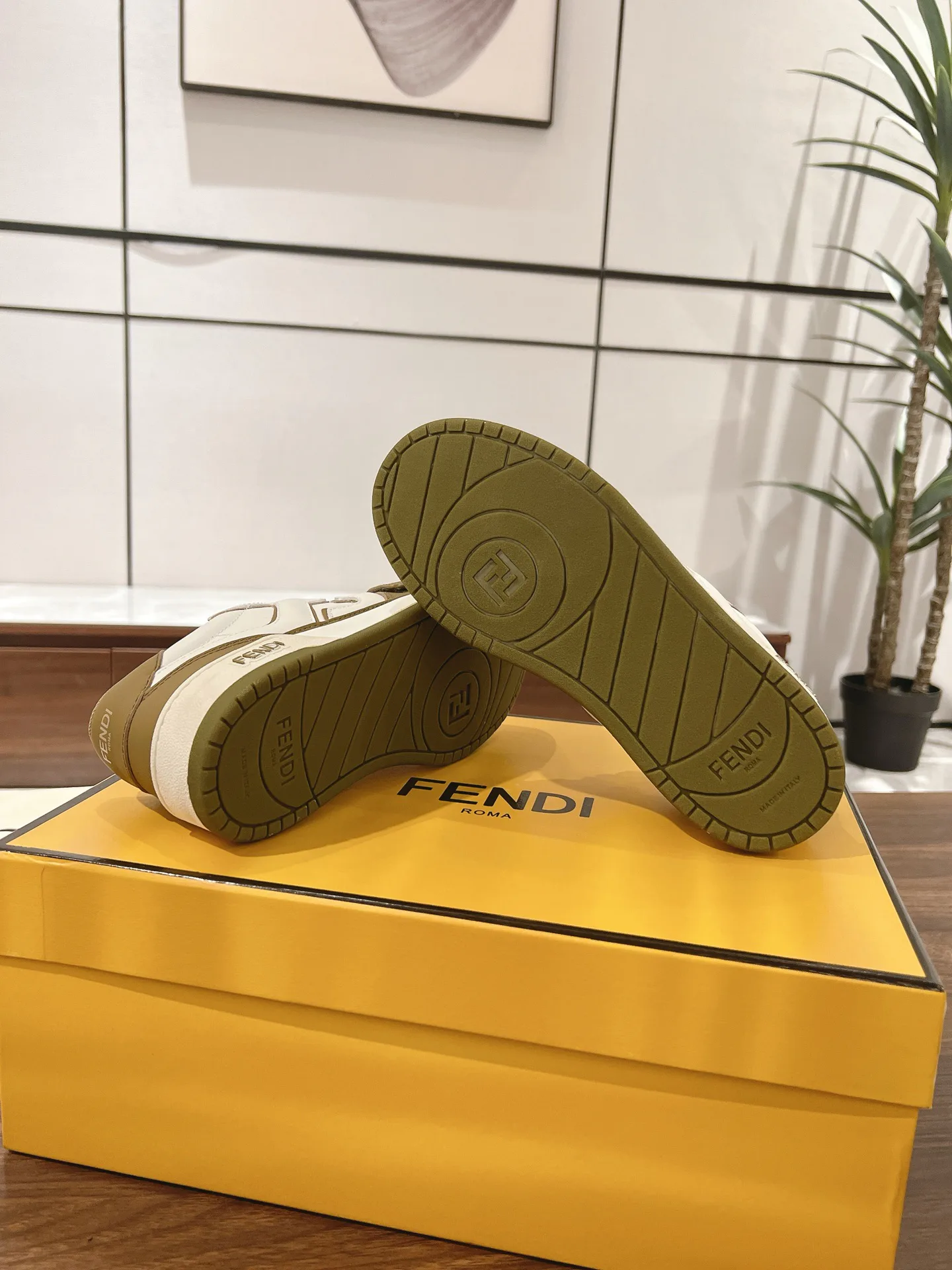 Women's Sneakers FENDI 18219542