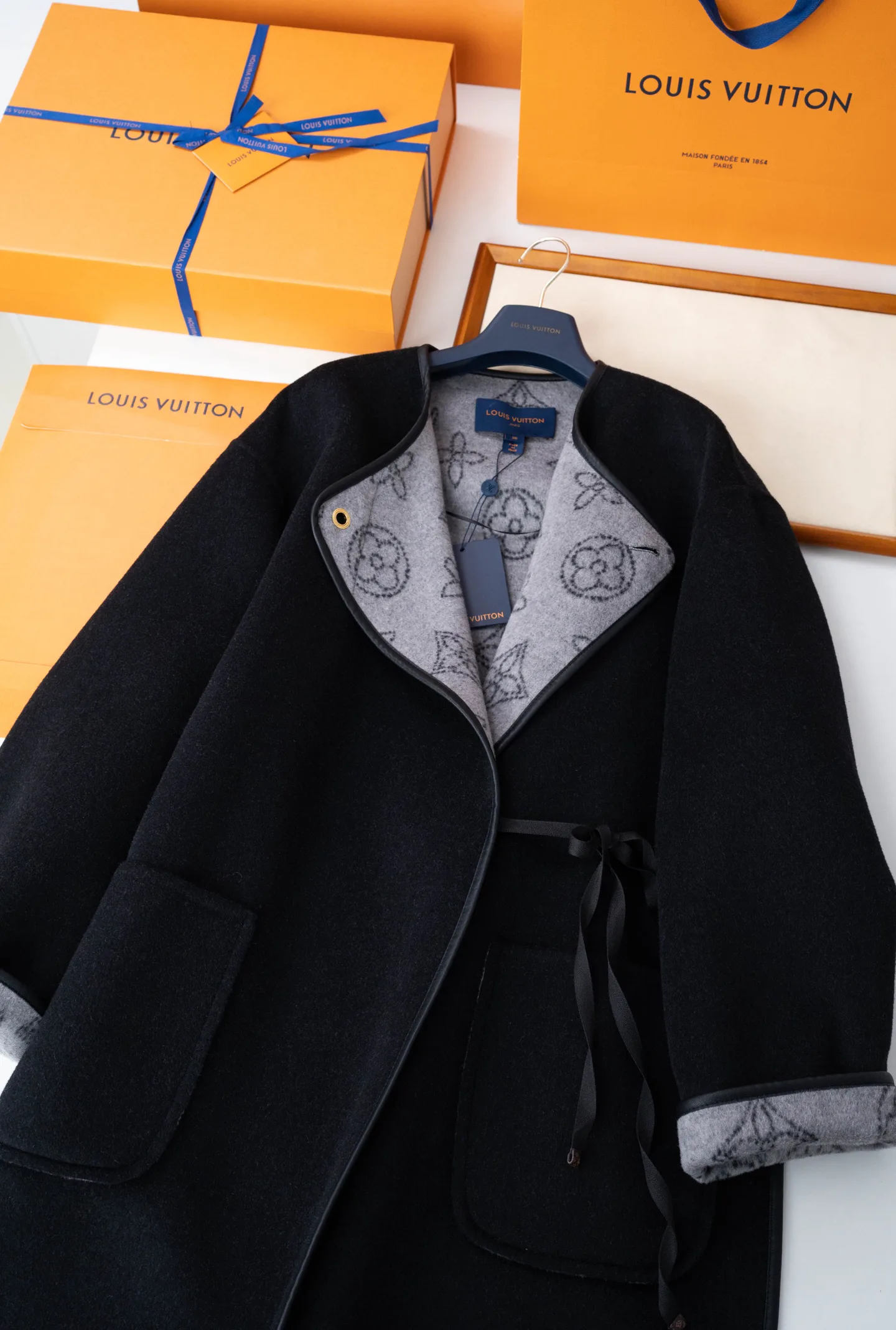 Women's Coats LOUIS VUITTON 18206305