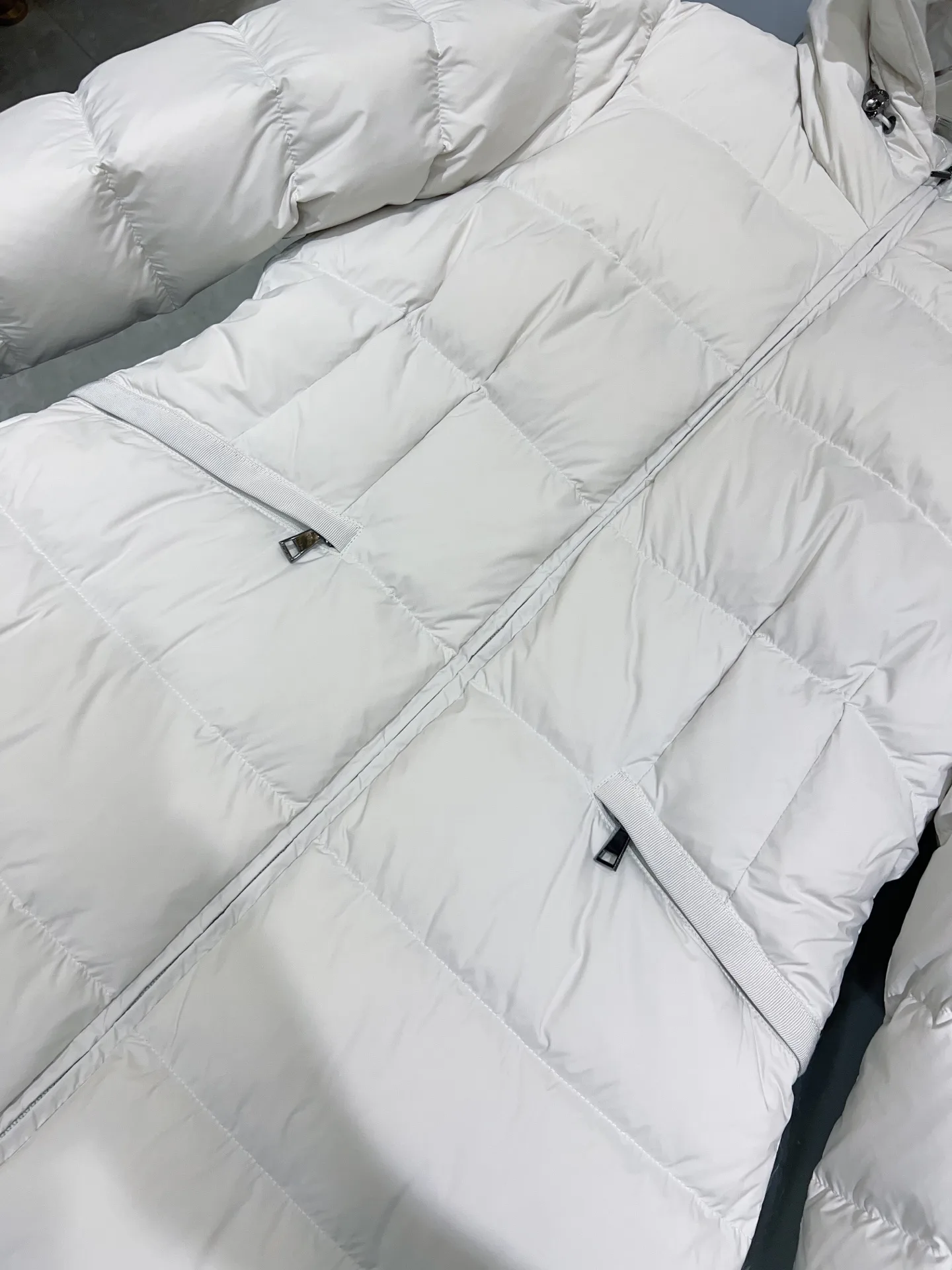 Women's Jackets And Down Jackets MONCLER 18368432