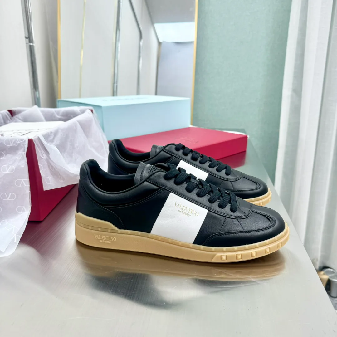 Women's Sneakers VALENTINO 17955033