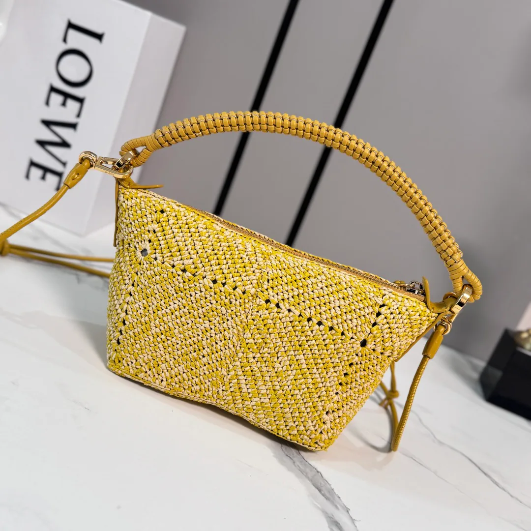 Women's Classic Handbags LOEWE 17818145
