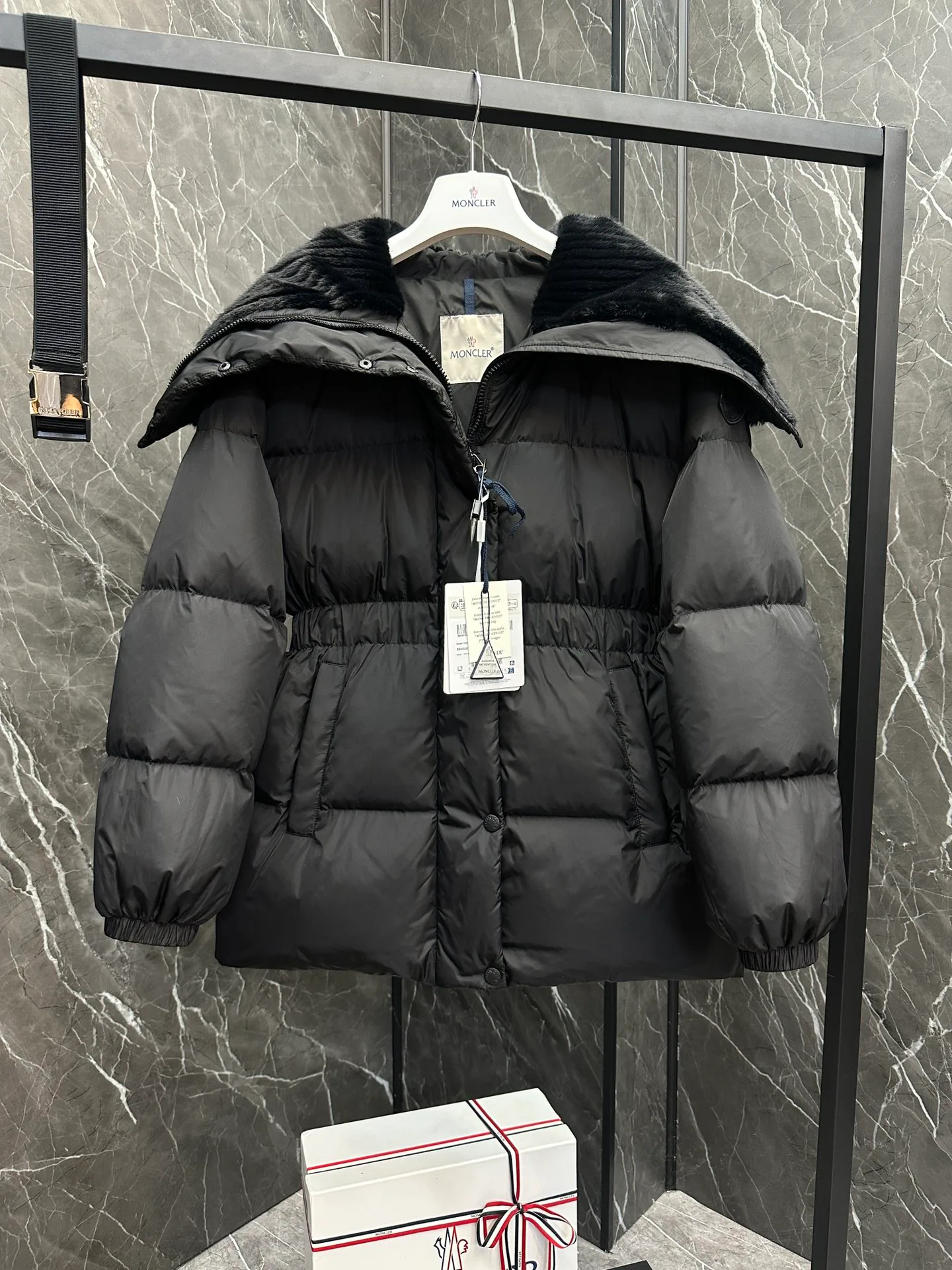 Куртки И Пуховики Женские Moncler 18606715