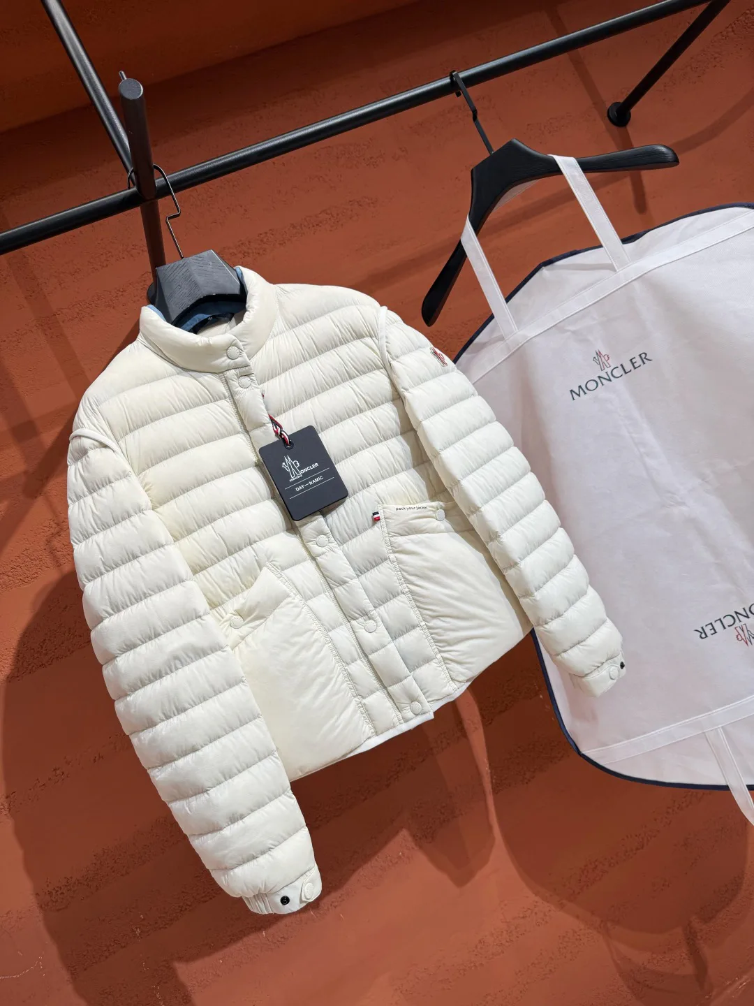 Women's Jackets And Down Jackets MONCLER 18048160