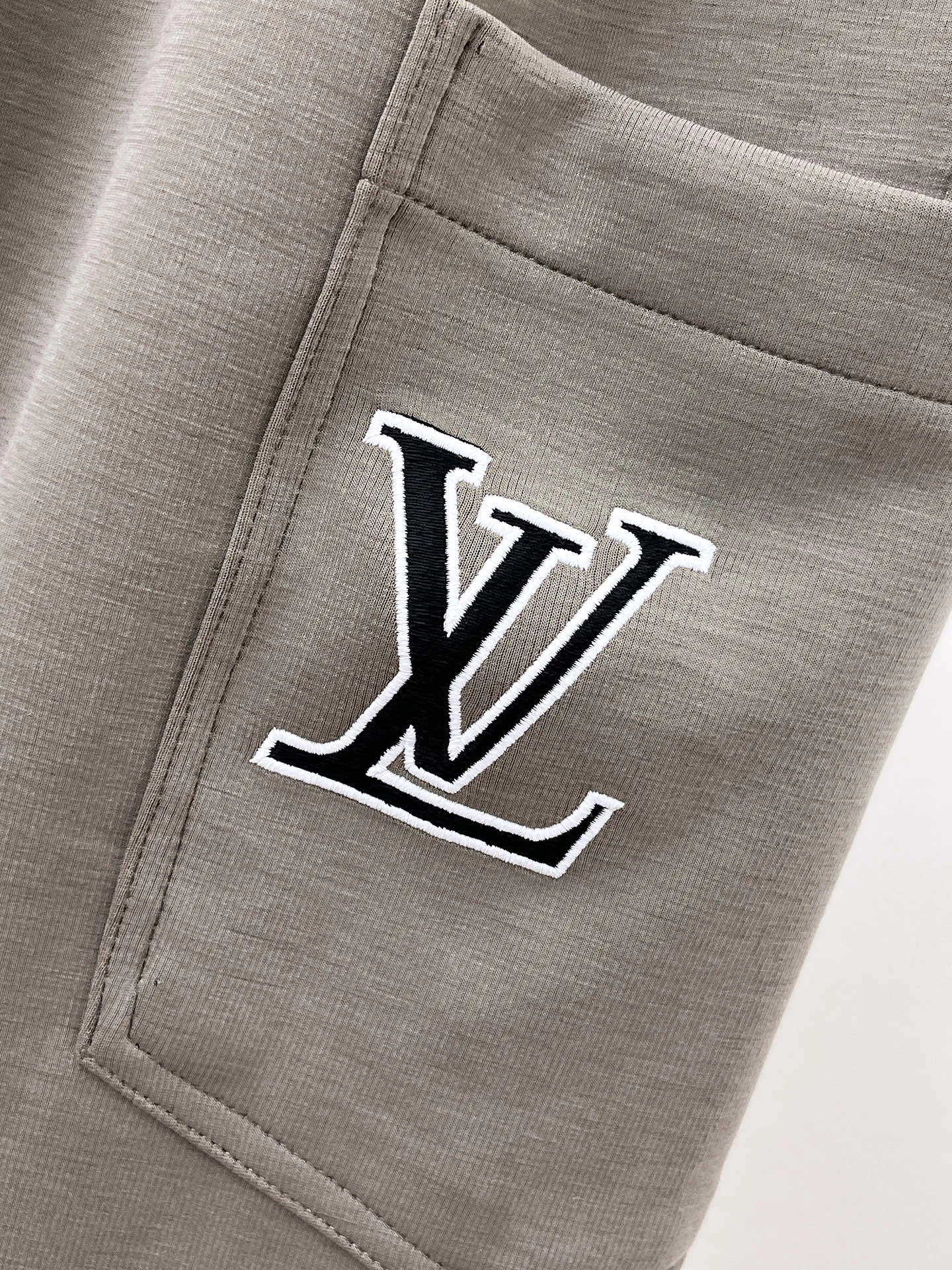 Men's Trousers LOUIS VUITTON 18399350